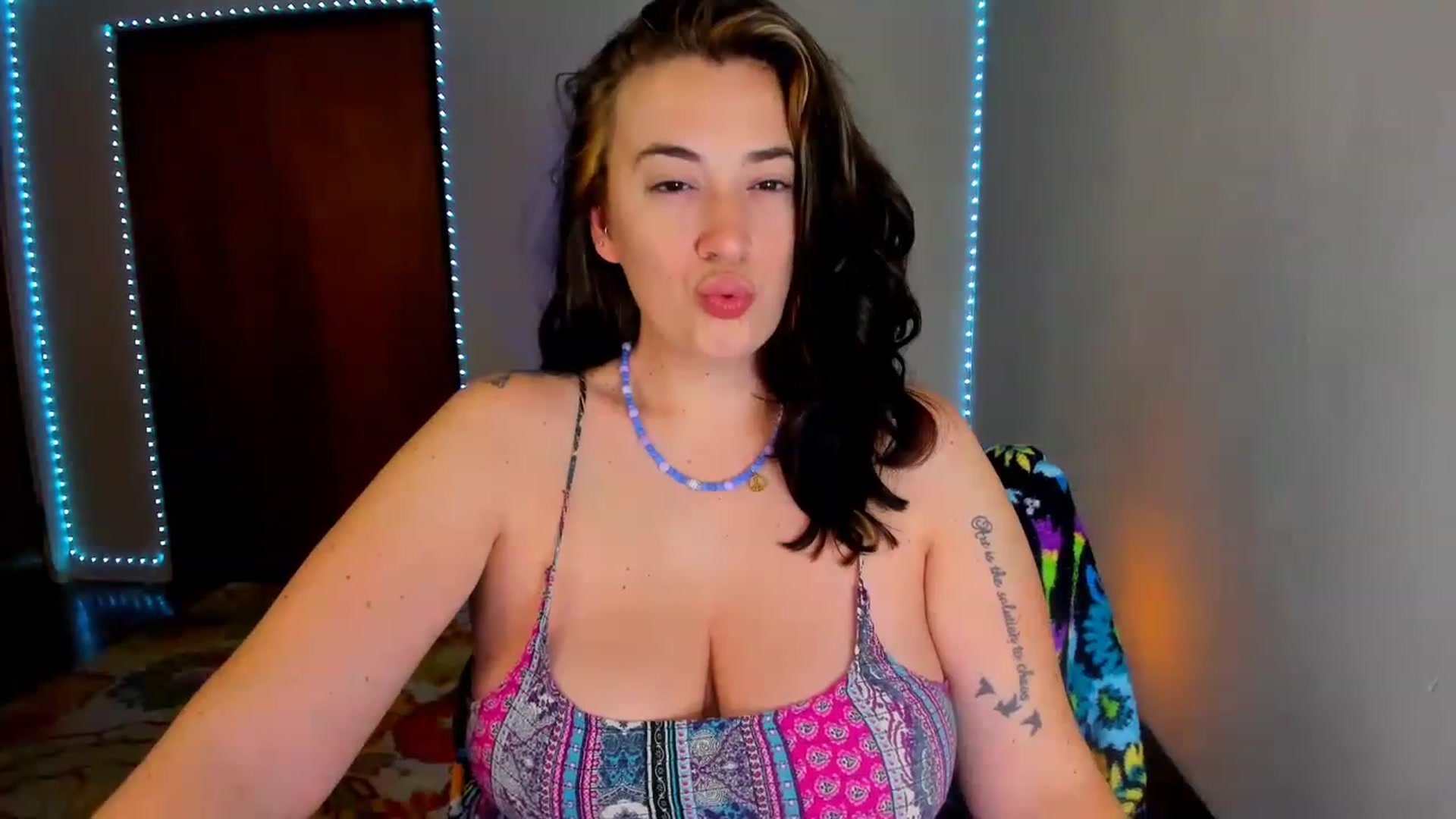 Gallery image thumbnail from GroovyBee's myfreecams stream on, 05/03/2023, 24:25 image 1 of 20
