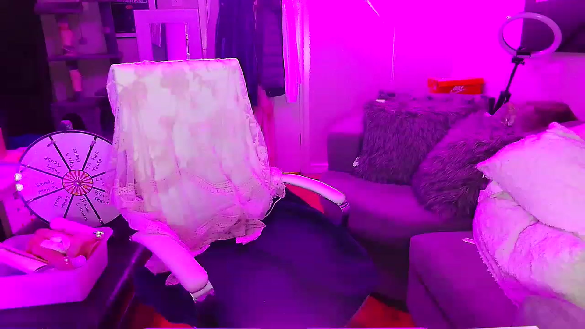 Gallery image thumbnail from Grumpycatxo's myfreecams stream on, 11/24/2022, 03:45 image 18 of 20