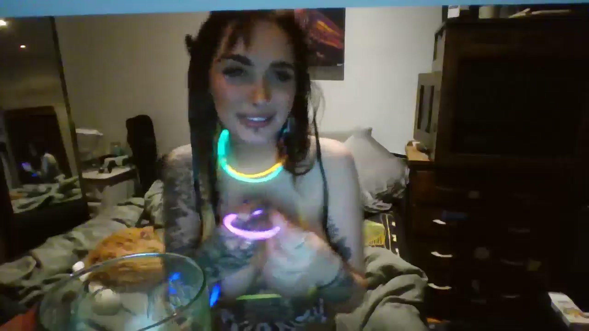 Gallery image thumbnail from Grungiebarbie's myfreecams stream on, 07/17/2024, 07:54 image 6 of 20