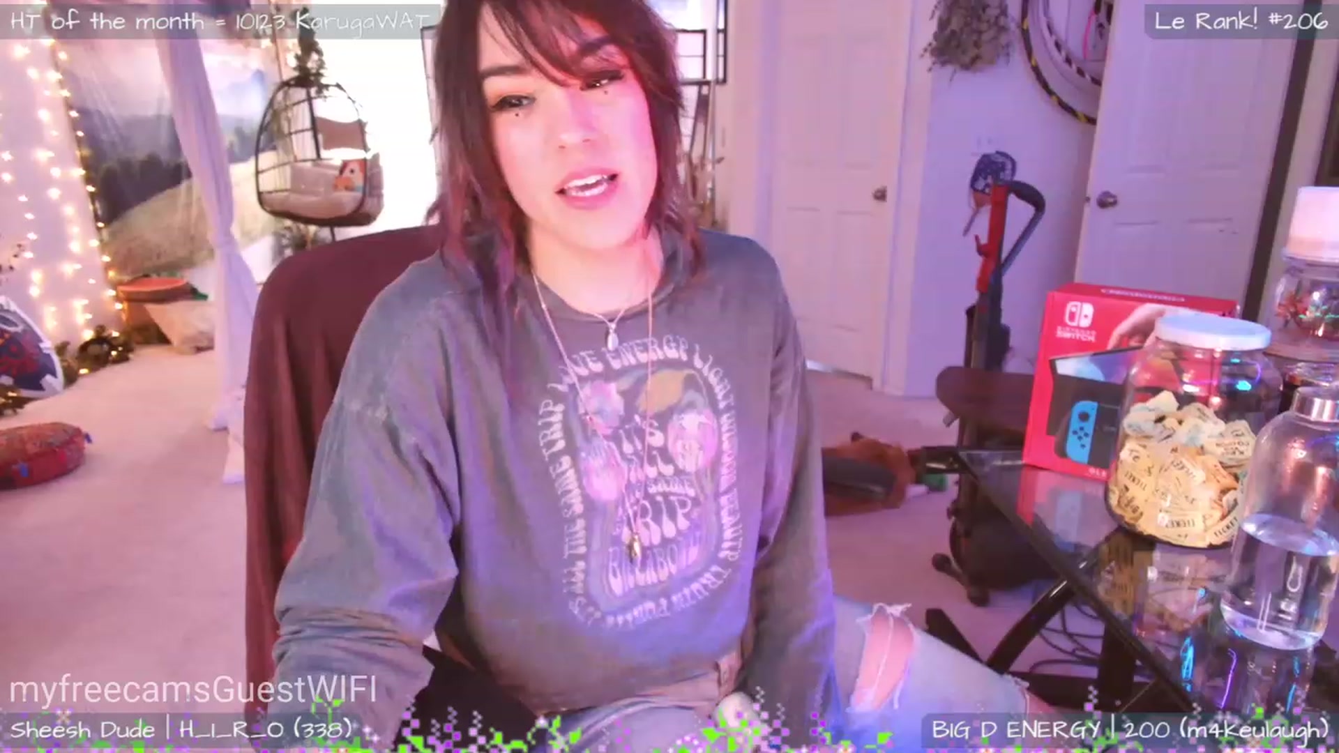Gallery image thumbnail from GuestWIFI's myfreecams stream on, 04/14/2023, 22:46 image 10 of 20