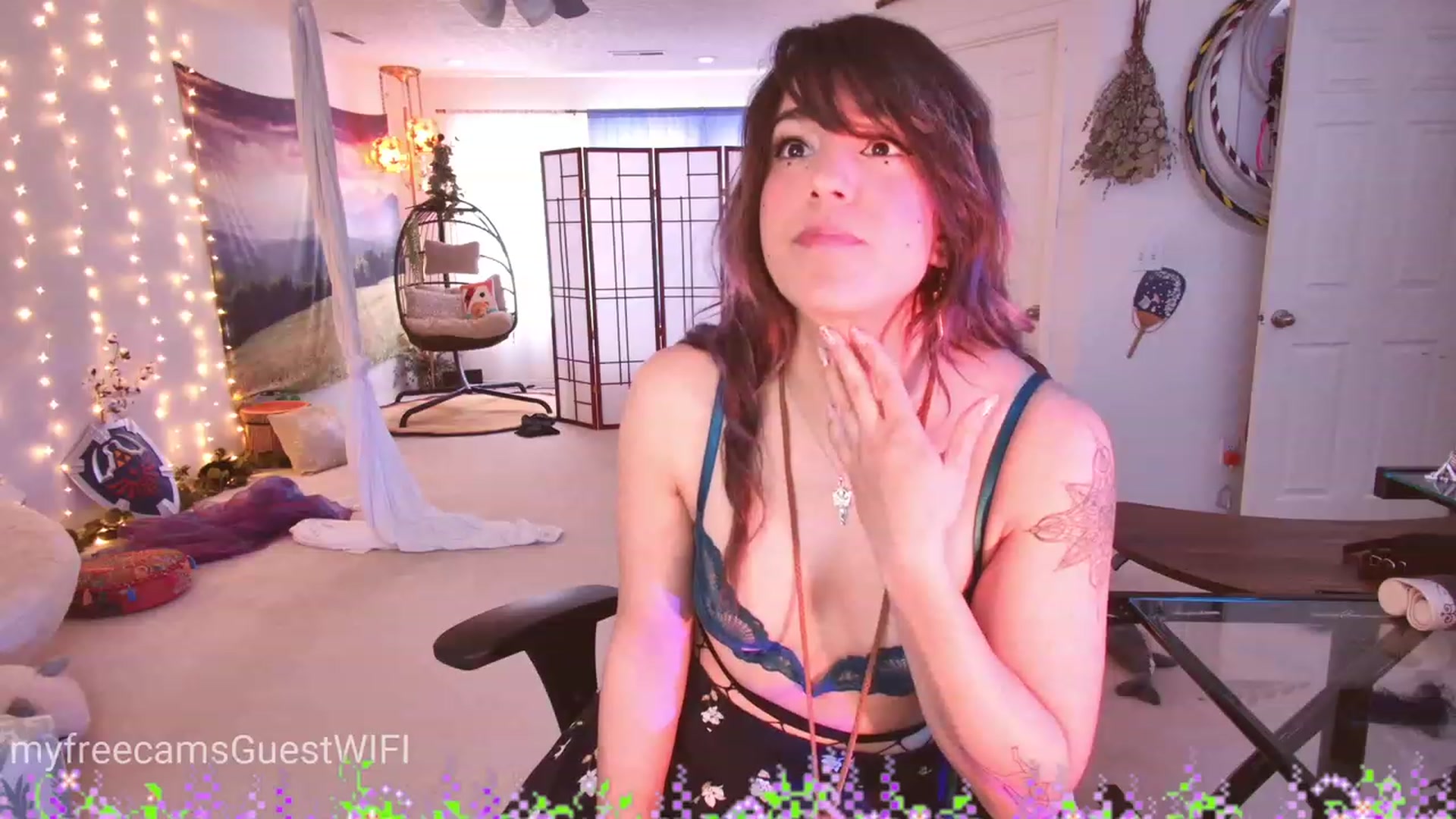 Gallery image thumbnail from GuestWIFI's myfreecams stream on, 04/22/2023, 23:39 image 3 of 20