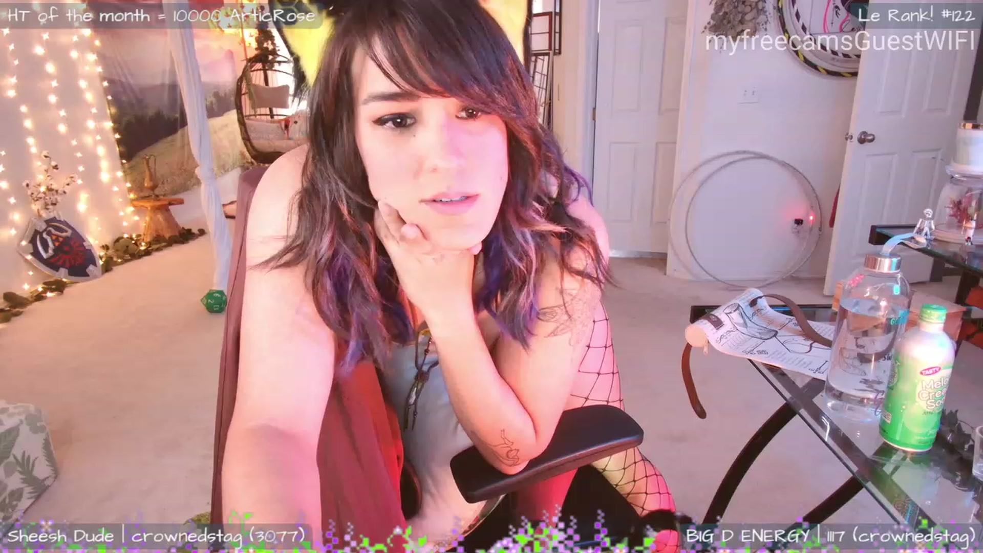 Gallery image thumbnail from GuestWIFI's myfreecams stream on, 06/18/2023, 24:03 image 1 of 20