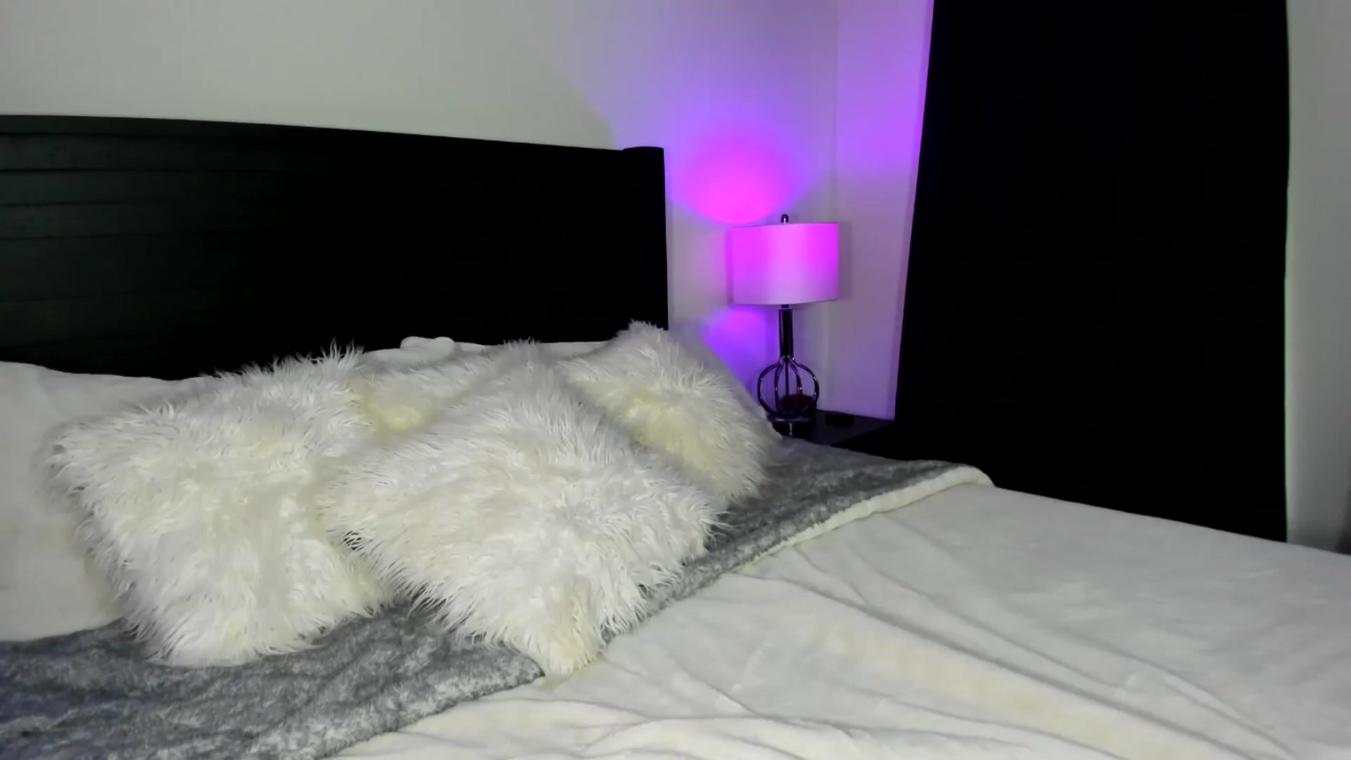 Gallery image thumbnail from GwenBB's myfreecams stream on, 10/29/2024, 20:47 image 8 of 20