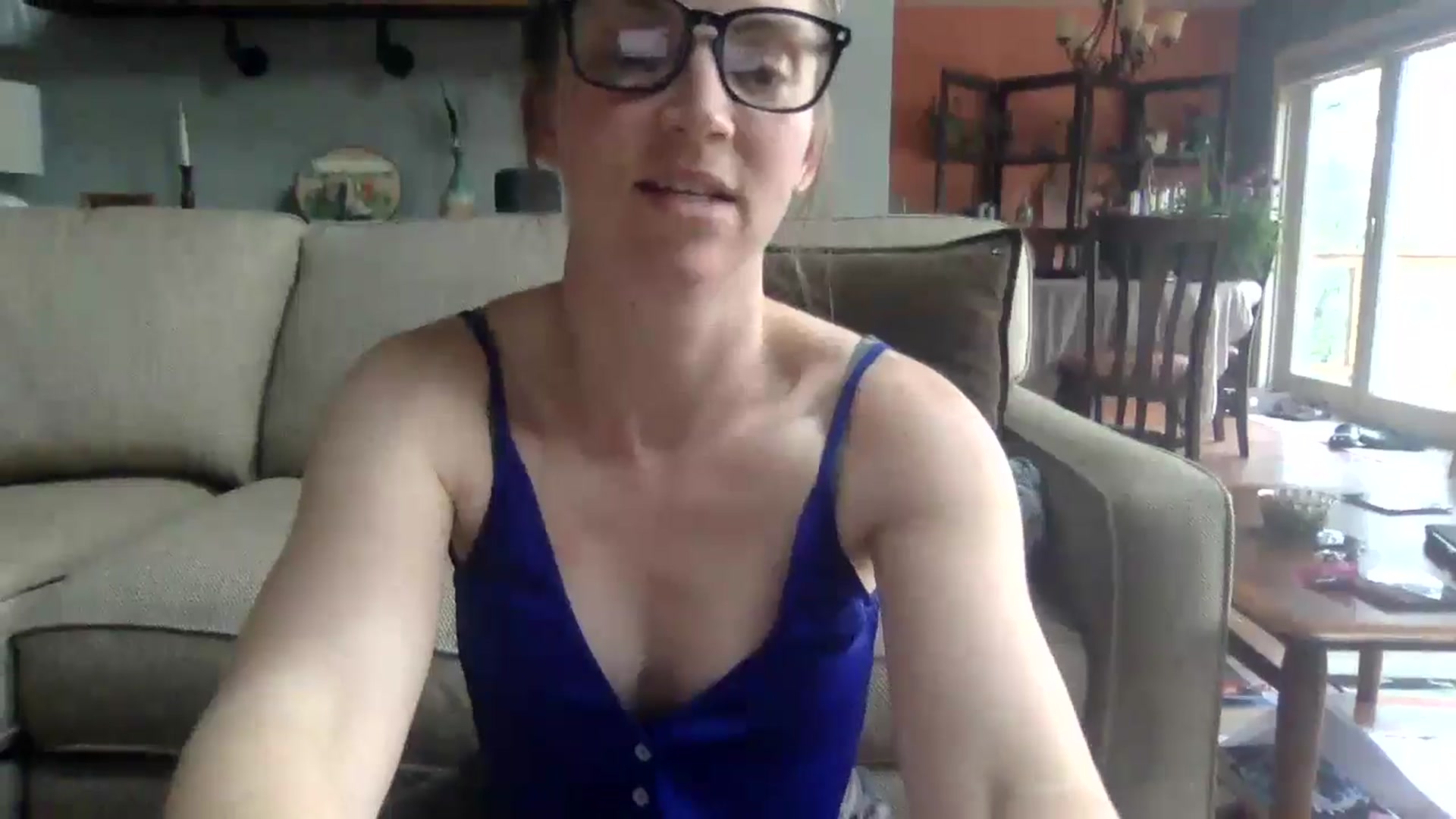 Gallery image thumbnail from GwenieDragon's myfreecams stream on, 04/21/2024, 20:04 image 18 of 20