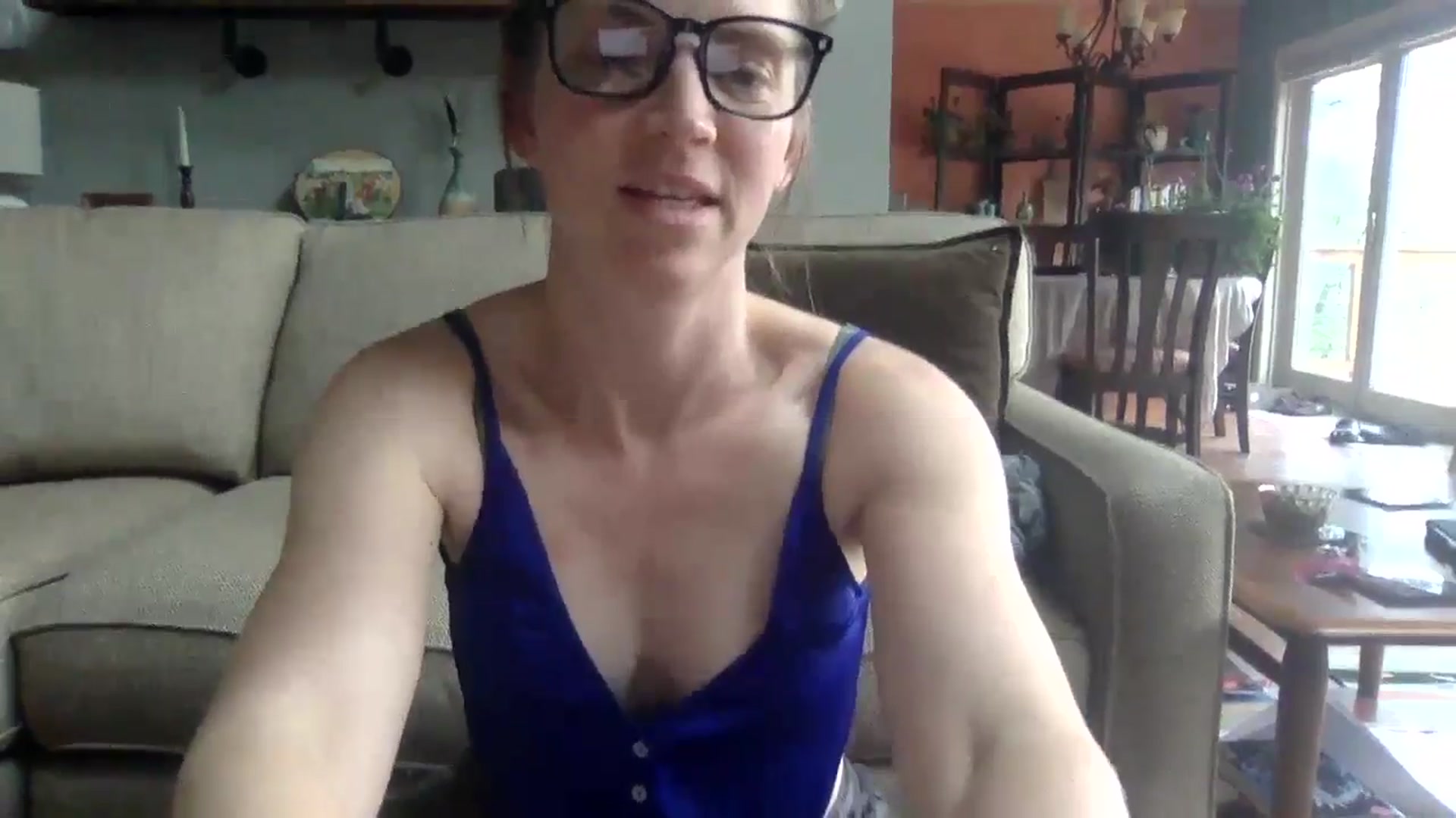 Gallery image thumbnail from GwenieDragon's myfreecams stream on, 04/21/2024, 20:04 image 19 of 20