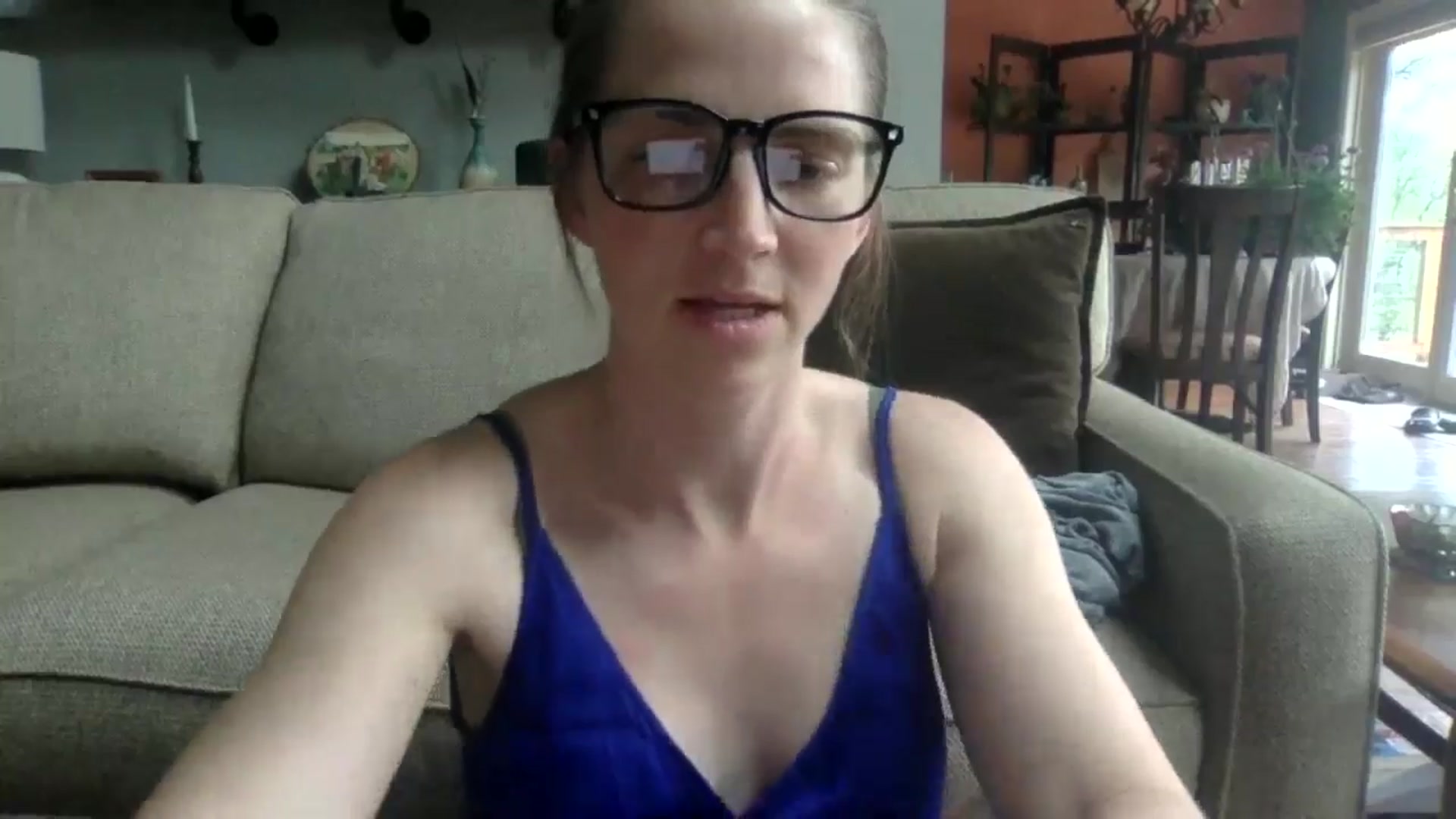 Gallery image thumbnail from GwenieDragon's myfreecams stream on, 04/21/2024, 20:04 image 6 of 20