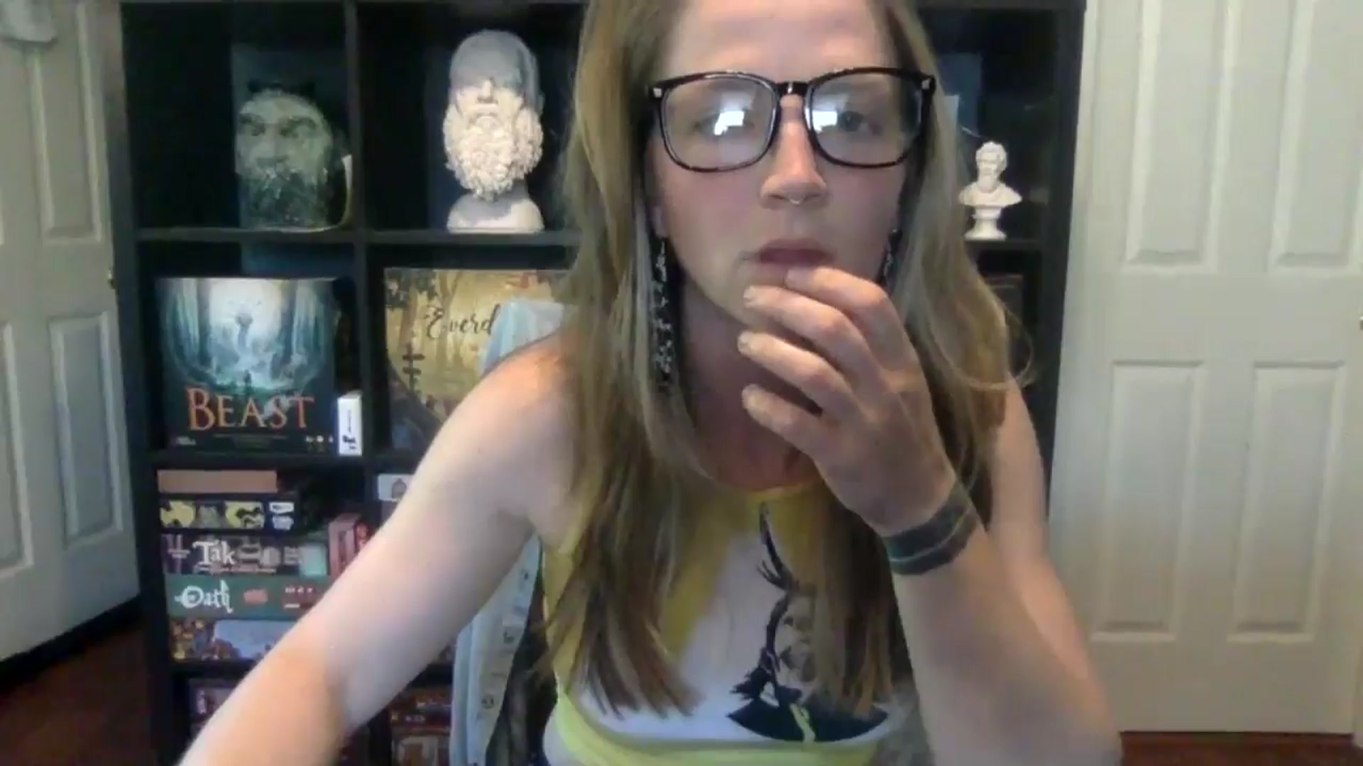 Gallery image thumbnail from GwenieDragon's myfreecams stream on, 04/29/2024, 21:14 image 13 of 20