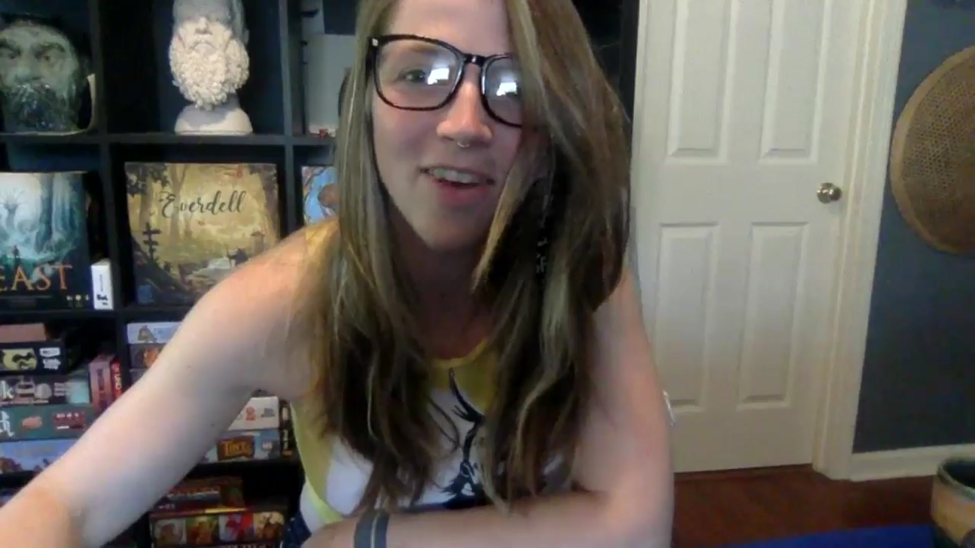 Gallery image thumbnail from GwenieDragon's myfreecams stream on, 04/29/2024, 21:14 image 18 of 20