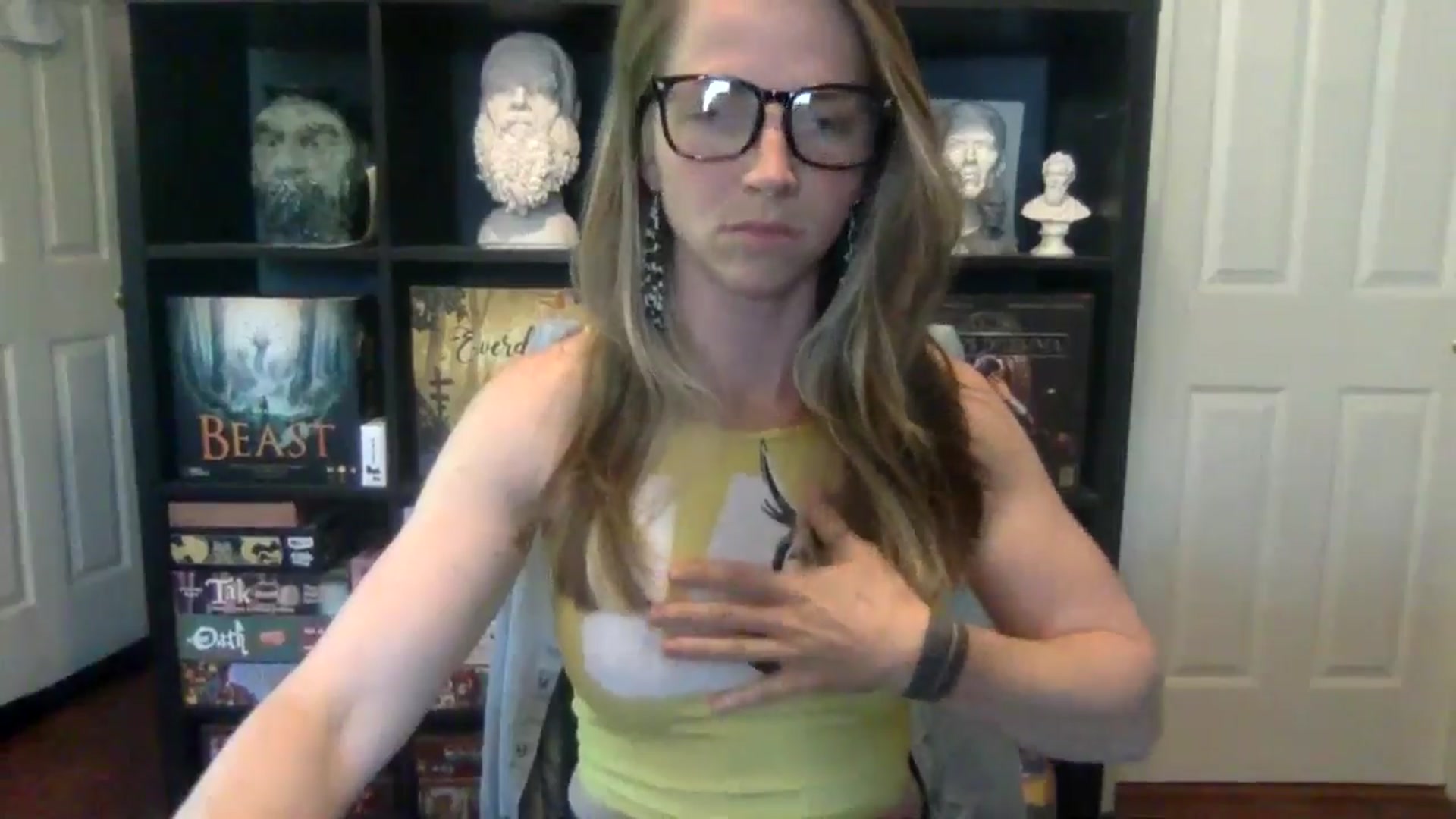 Gallery image thumbnail from GwenieDragon's myfreecams stream on, 04/29/2024, 21:14 image 12 of 20