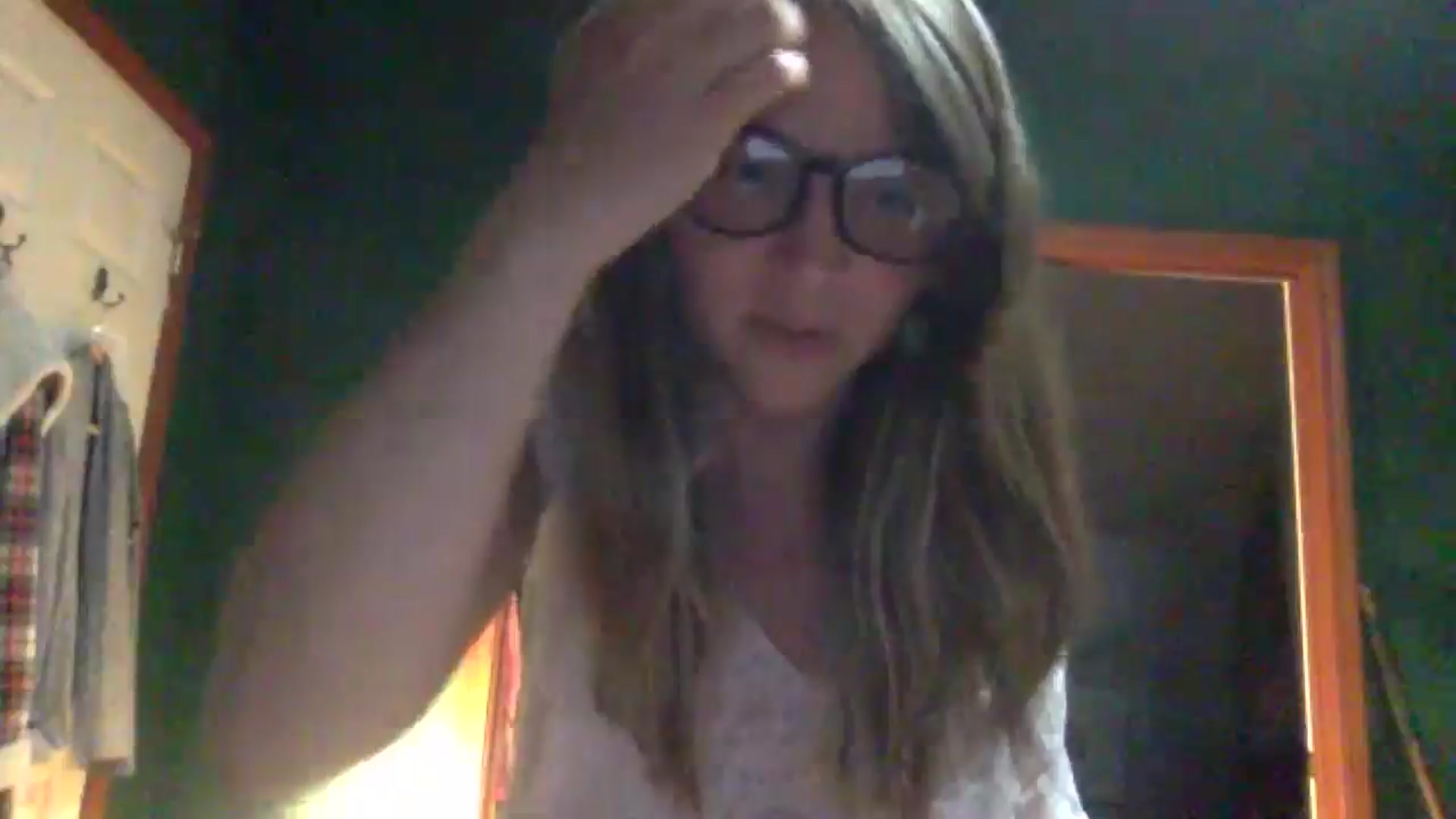 Gallery image thumbnail from GwenieDragon's myfreecams stream on, 05/03/2024, 24:45 image 2 of 20