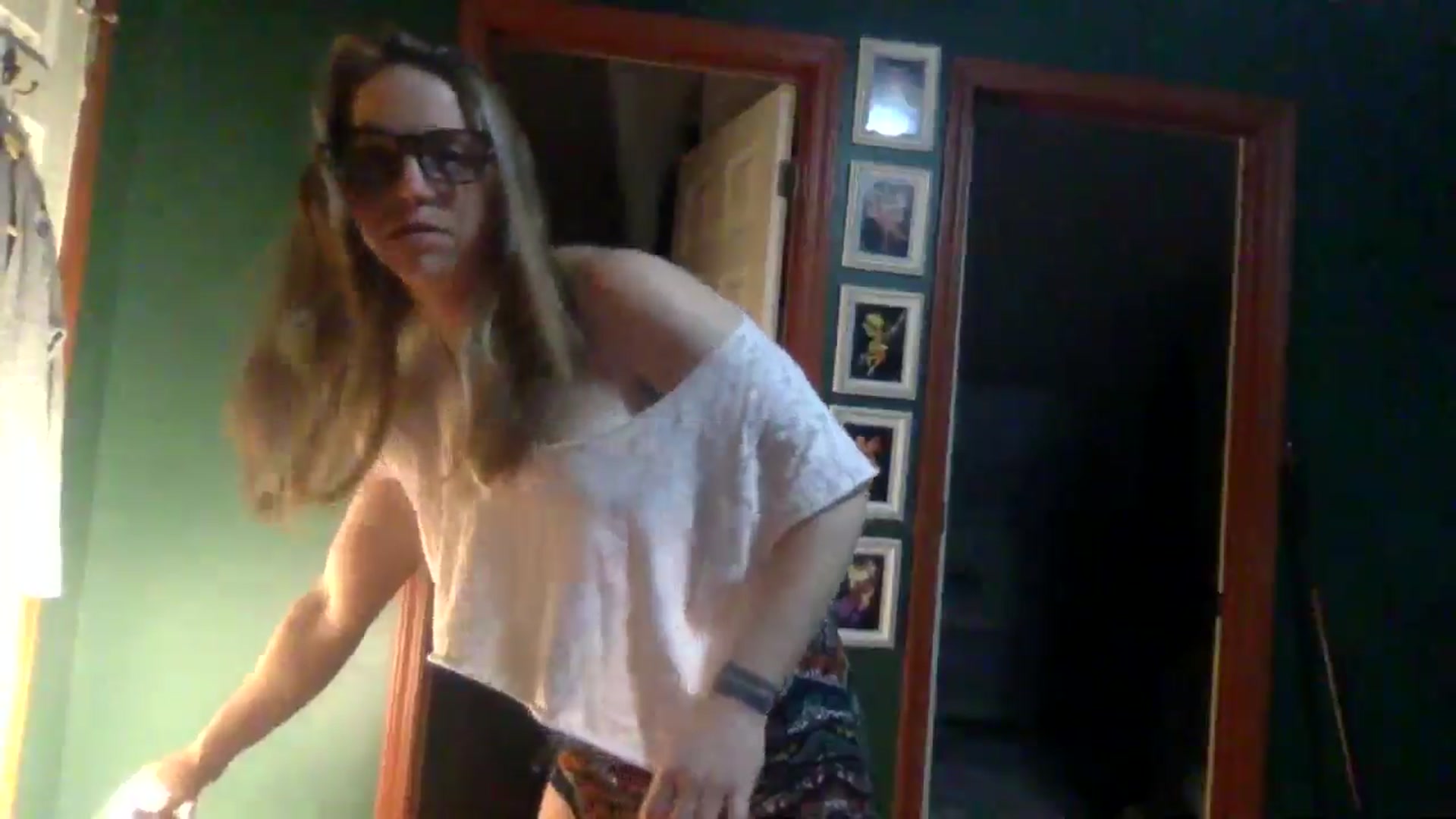 Gallery image thumbnail from GwenieDragon's myfreecams stream on, 05/03/2024, 24:45 image 9 of 20