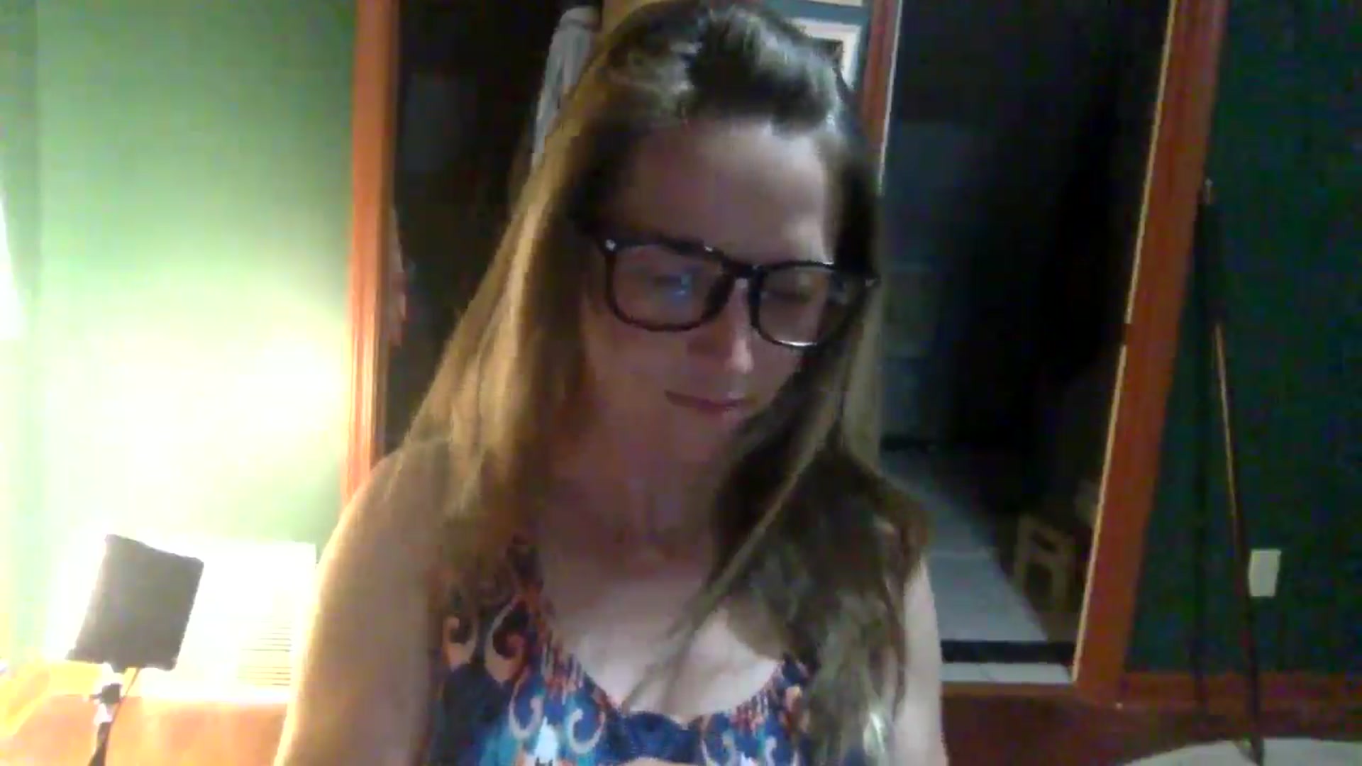 Gallery image thumbnail from GwenieDragon's myfreecams stream on, 05/03/2024, 24:45 image 17 of 20