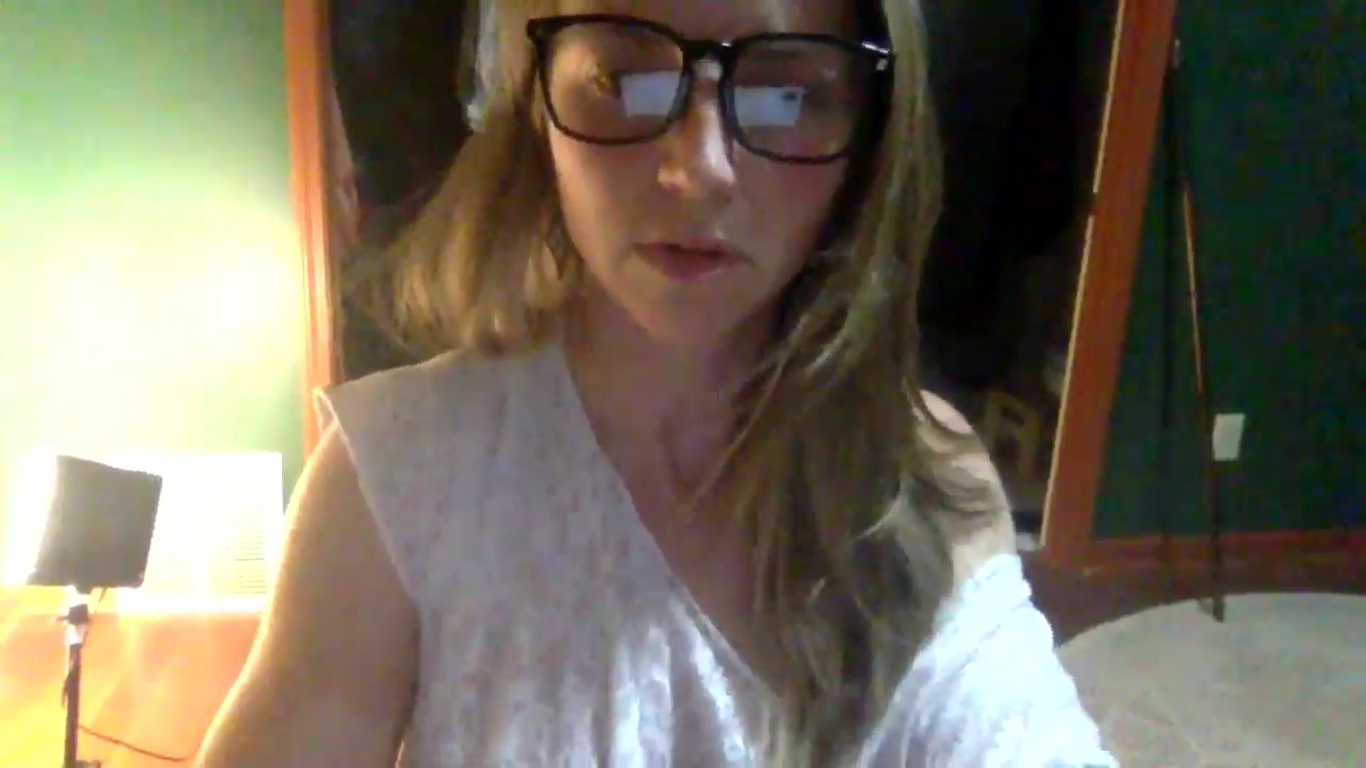 Gallery image thumbnail from GwenieDragon's myfreecams stream on, 05/03/2024, 24:45 image 13 of 20