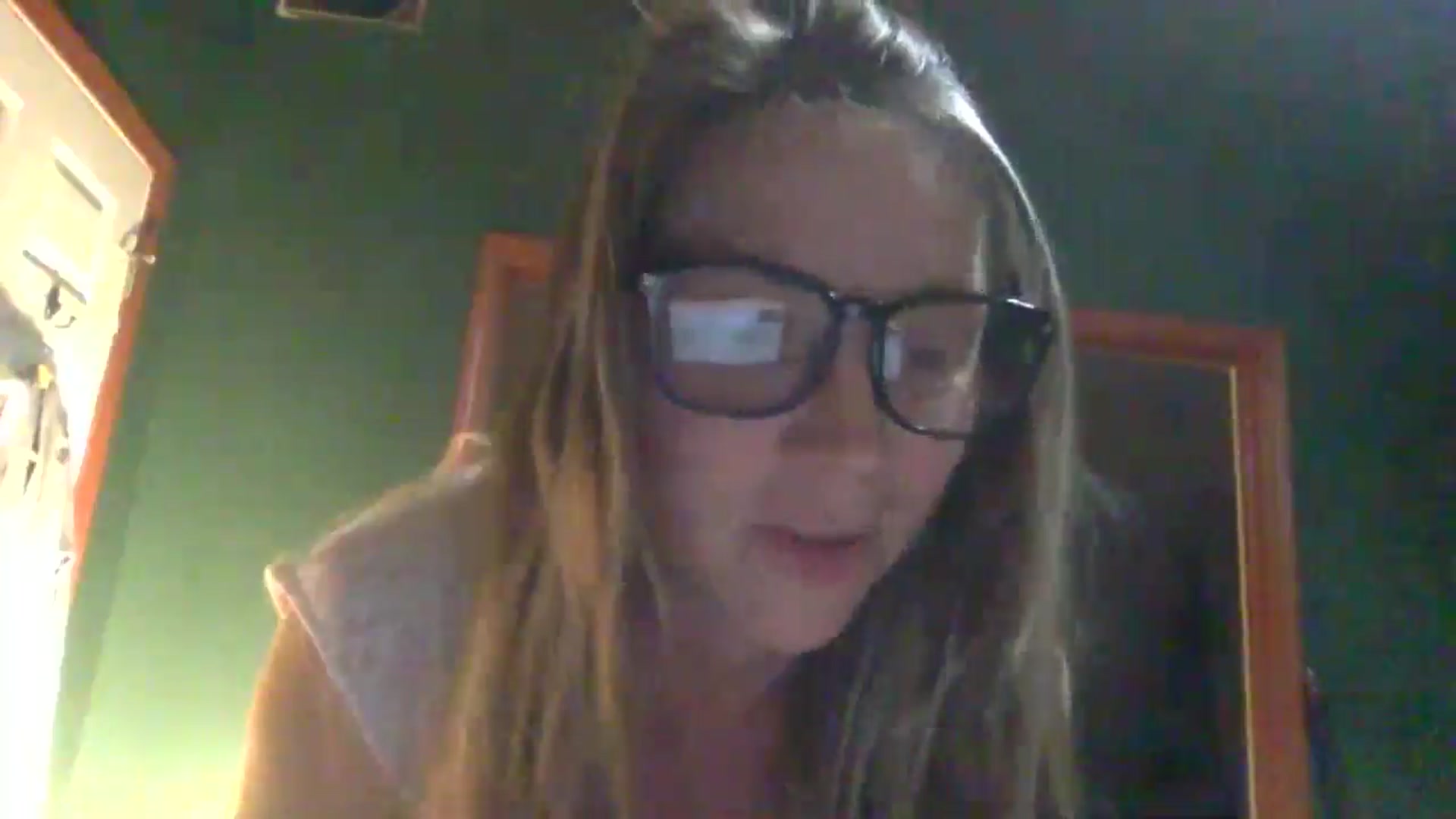 Gallery image thumbnail from GwenieDragon's myfreecams stream on, 05/03/2024, 24:45 image 10 of 20