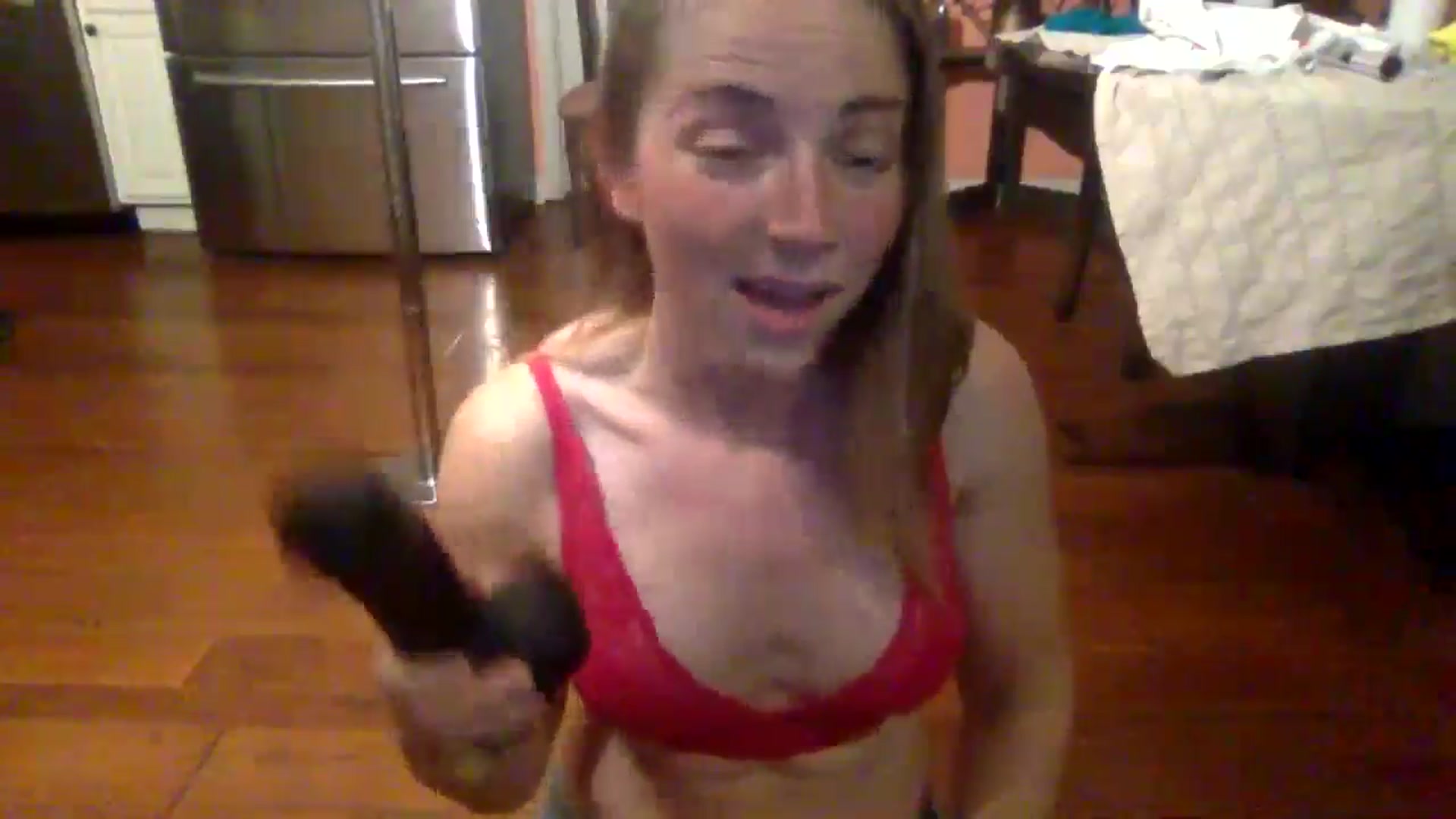 Gallery image thumbnail from GwenieDragon's myfreecams stream on, 05/05/2024, 02:07 image 14 of 20