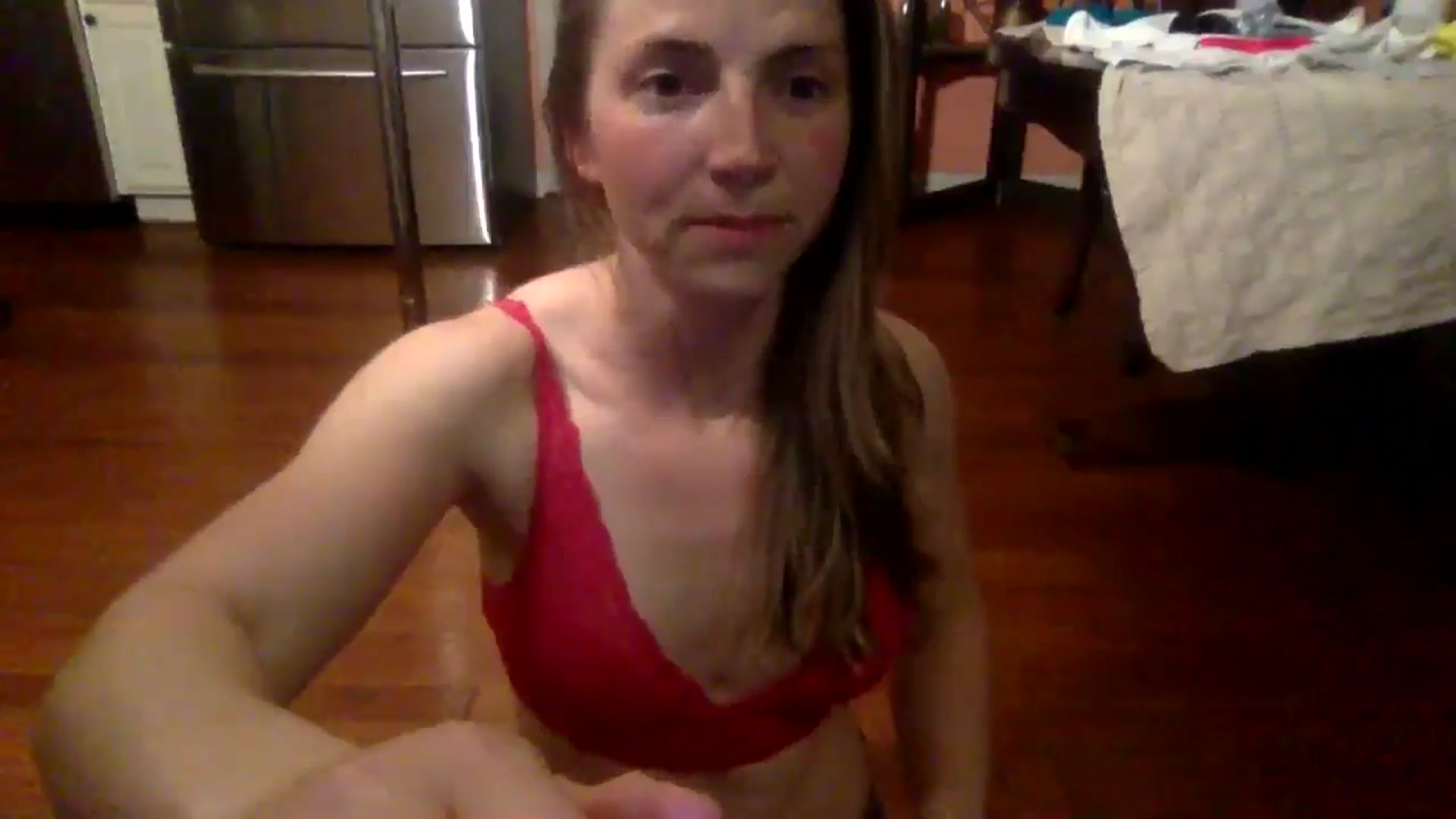 Gallery image thumbnail from GwenieDragon's myfreecams stream on, 05/05/2024, 02:07 image 10 of 20