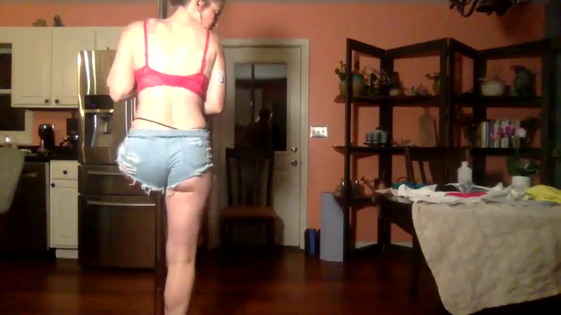 Gallery image thumbnail from GwenieDragon's myfreecams stream on, 05/05/2024, 02:07 image 4 of 20