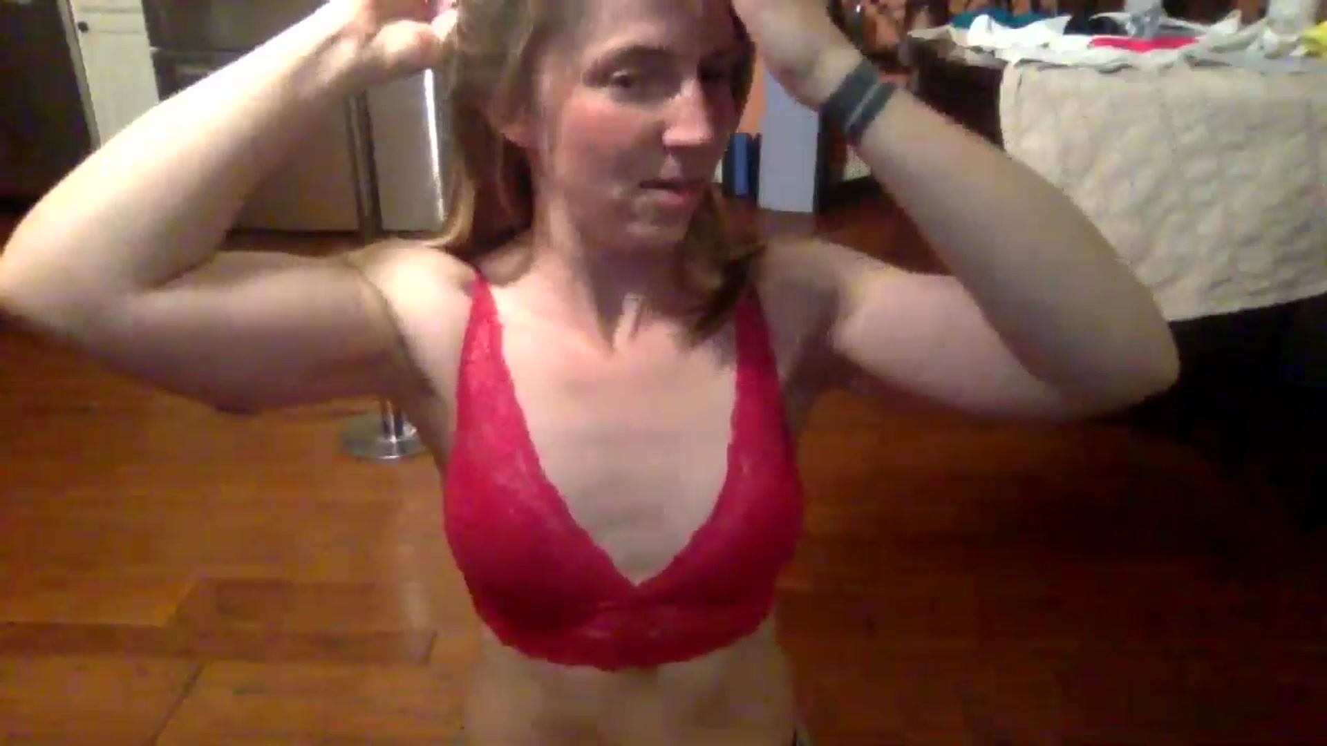 Gallery image thumbnail from GwenieDragon's myfreecams stream on, 05/05/2024, 02:07 image 12 of 20