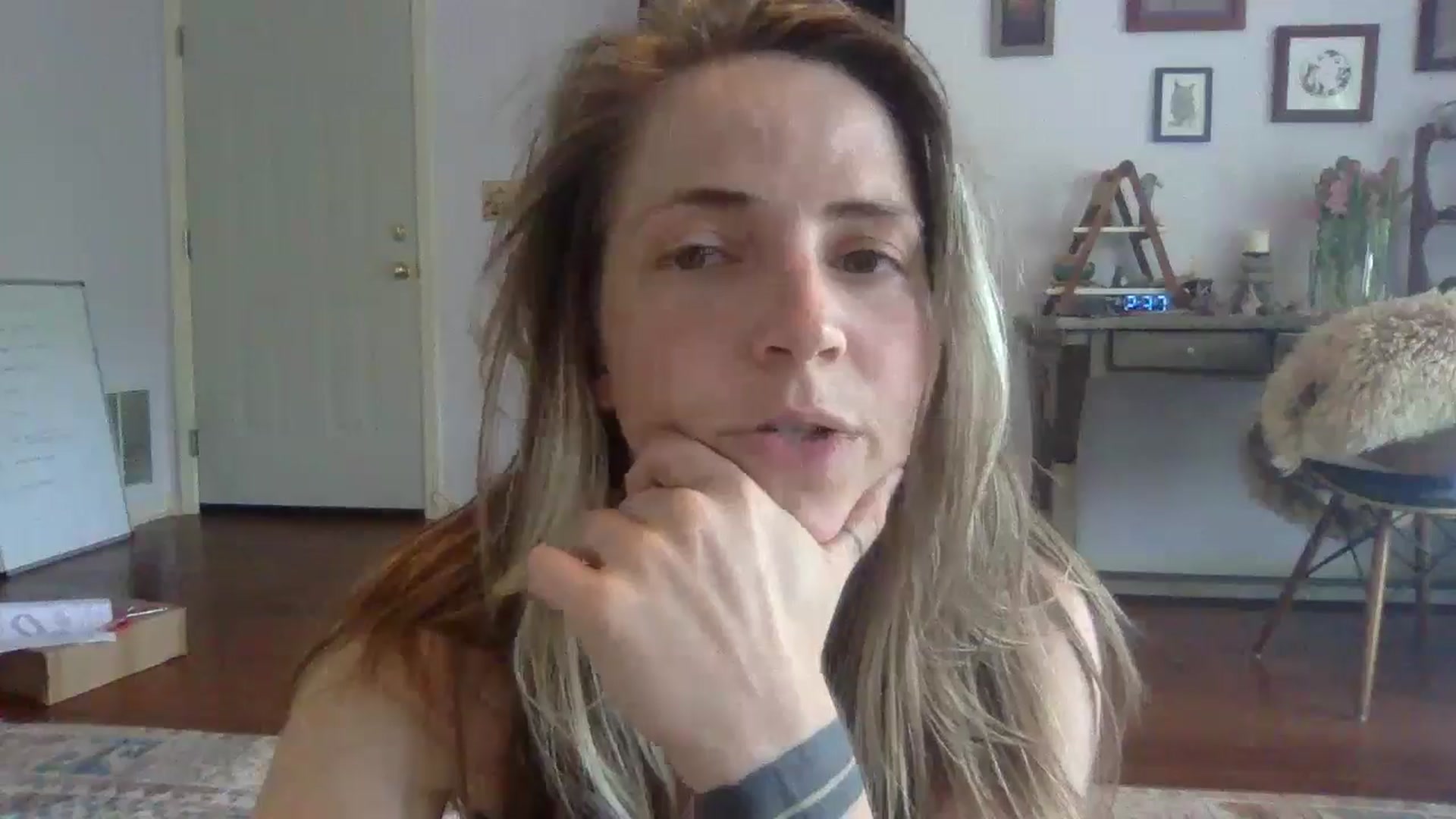 Gallery image thumbnail from GwenieDragon's myfreecams stream on, 05/06/2024, 18:51 image 16 of 20