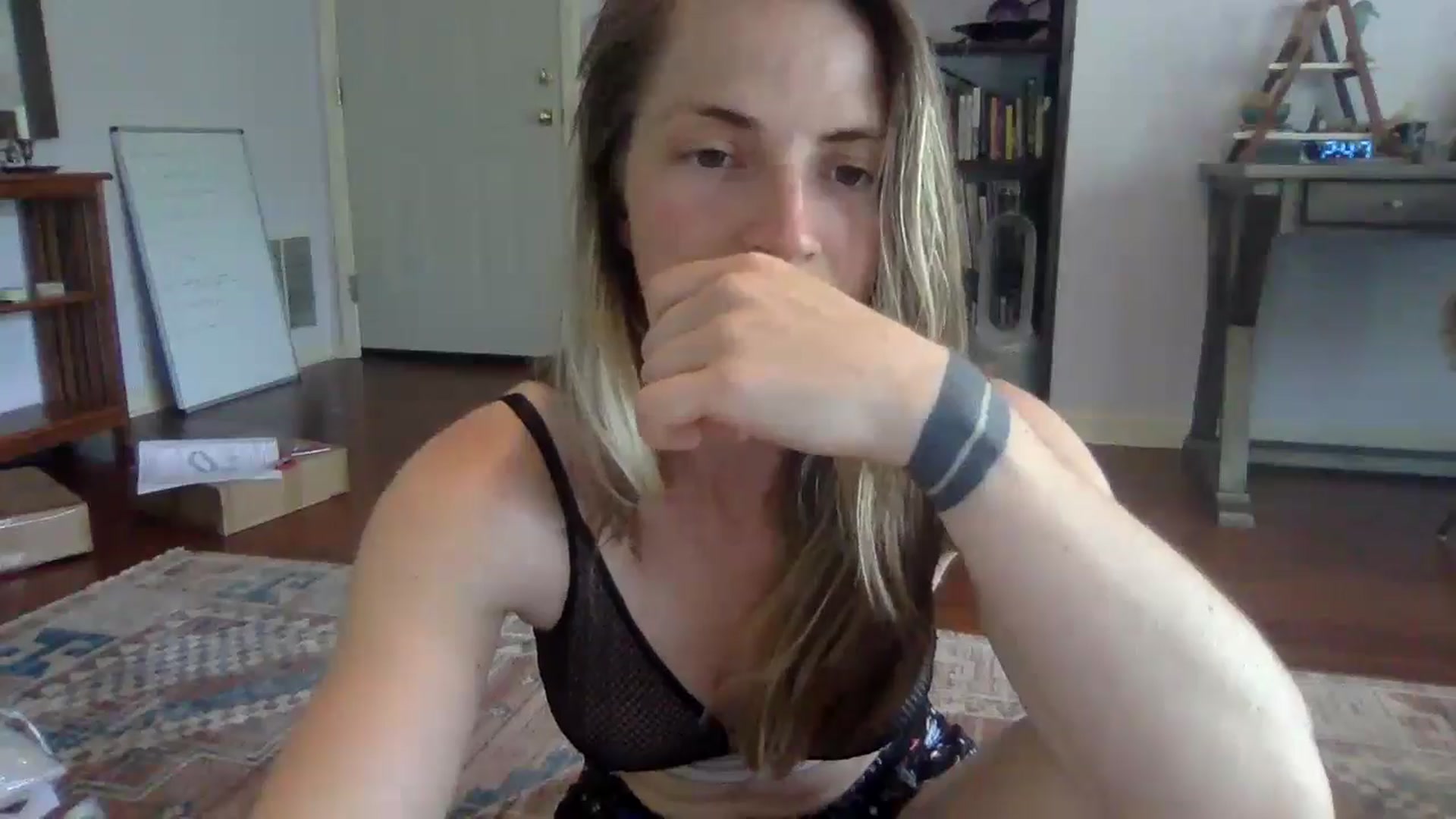 Gallery image thumbnail from GwenieDragon's myfreecams stream on, 05/06/2024, 18:51 image 20 of 20