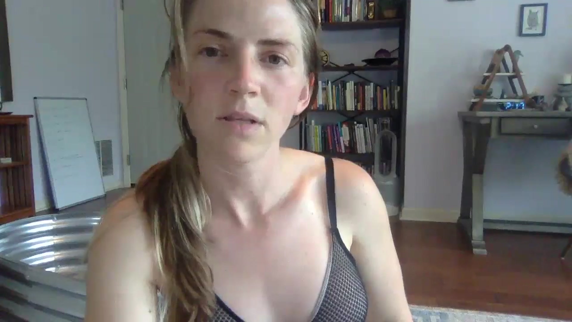 Gallery image thumbnail from GwenieDragon's myfreecams stream on, 05/06/2024, 18:51 image 9 of 20