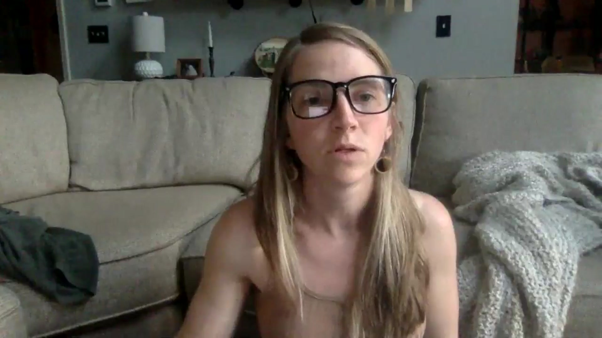 Gallery image thumbnail from GwenieDragon's myfreecams stream on, 05/13/2024, 24:01 image 6 of 20