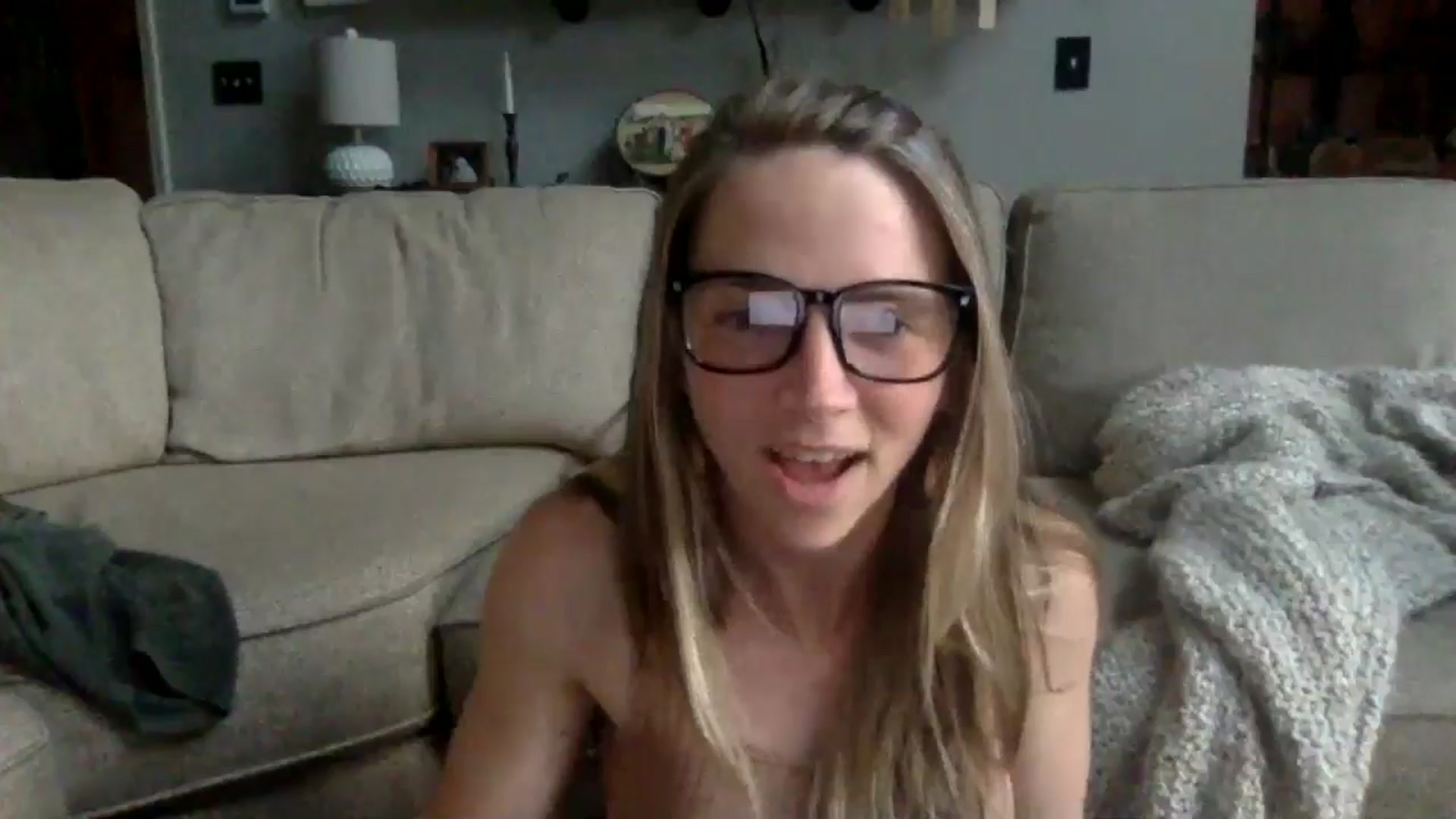 Gallery image thumbnail from GwenieDragon's myfreecams stream on, 05/13/2024, 24:01 image 8 of 20