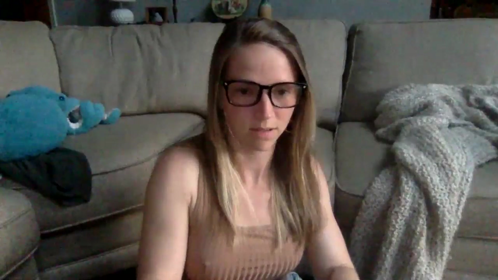 Gallery image thumbnail from GwenieDragon's myfreecams stream on, 05/13/2024, 24:01 image 17 of 20