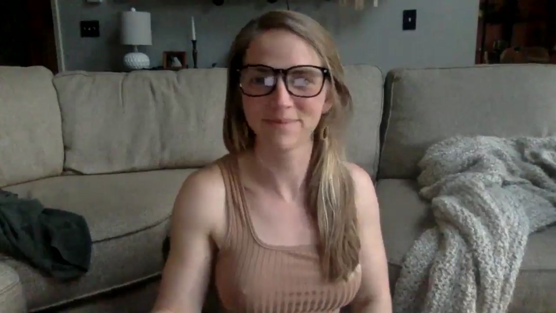 Gallery image thumbnail from GwenieDragon's myfreecams stream on, 05/13/2024, 24:01 image 2 of 20