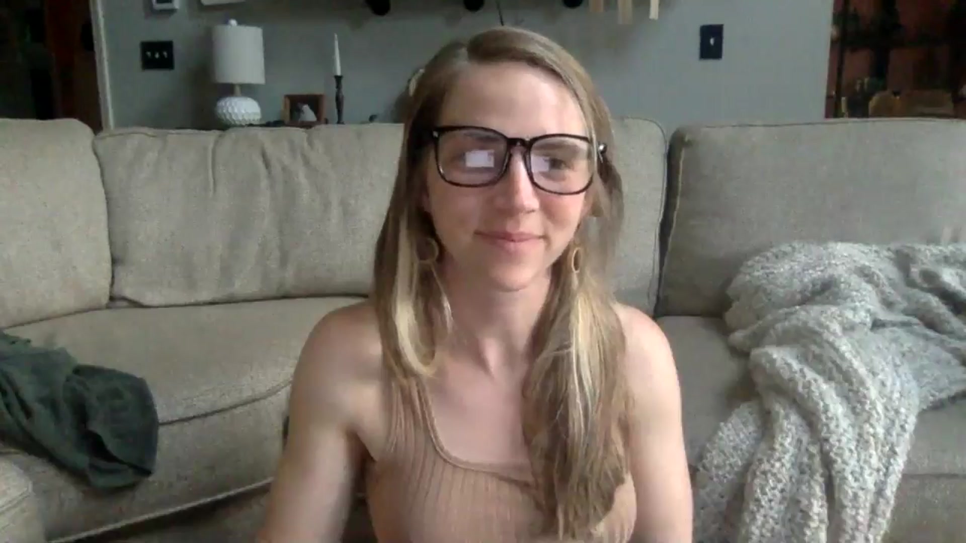 Gallery image thumbnail from GwenieDragon's myfreecams stream on, 05/13/2024, 24:01 image 3 of 20