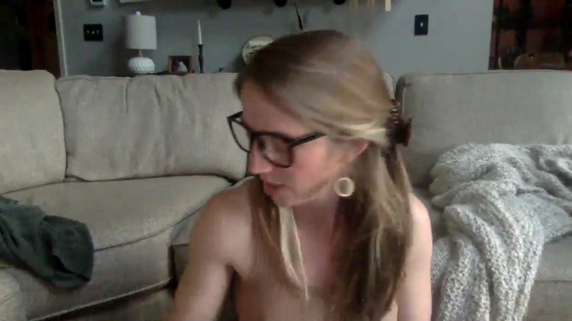 Gallery image thumbnail from GwenieDragon's myfreecams stream on, 05/13/2024, 24:01 image 5 of 20