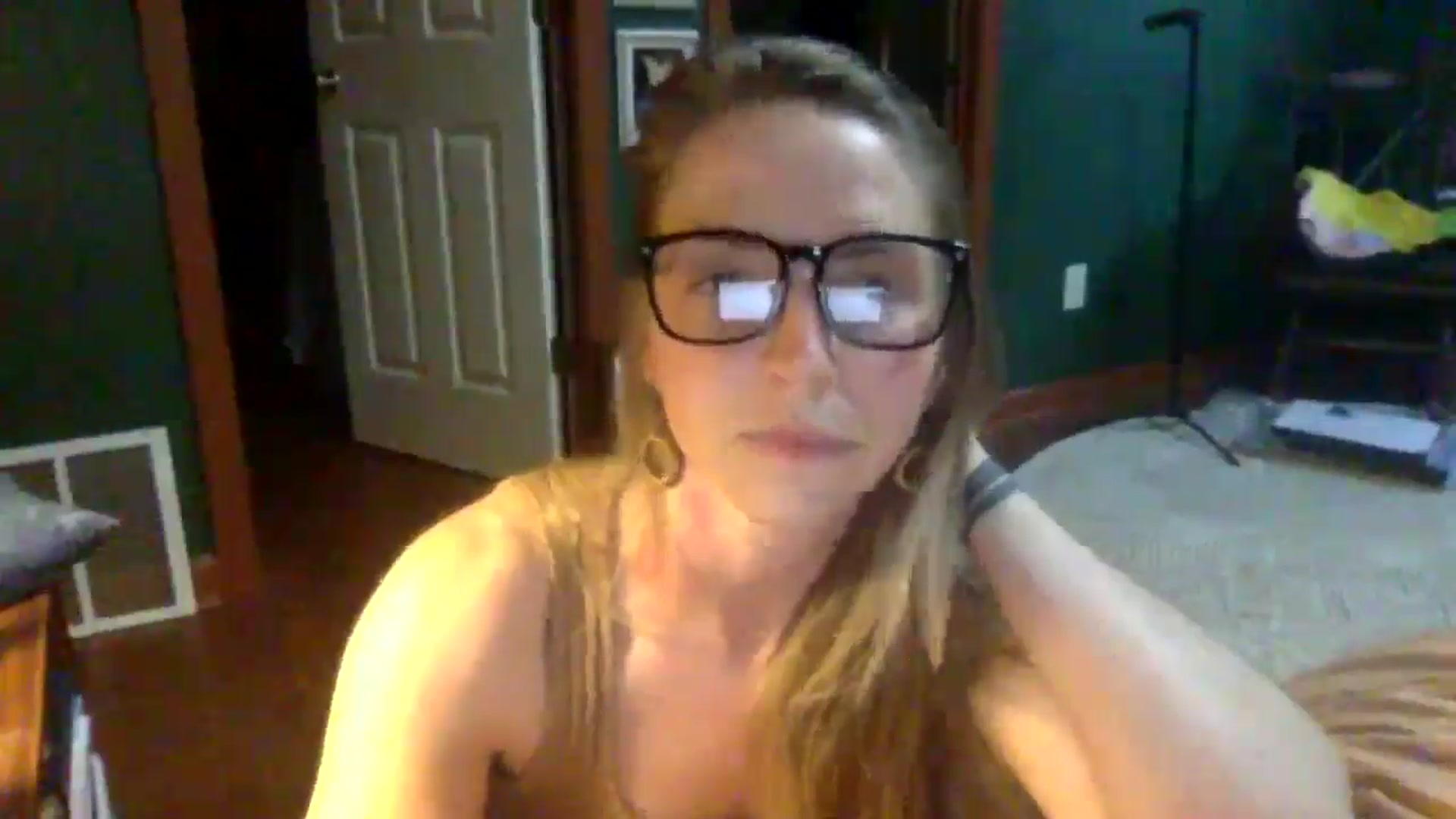 Gallery image thumbnail from GwenieDragon's myfreecams stream on, 05/13/2024, 24:32 image 2 of 20