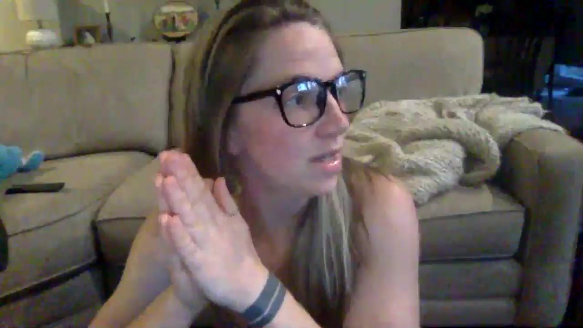 Gallery image thumbnail from GwenieDragon's myfreecams stream on, 05/13/2024, 24:32 image 15 of 20