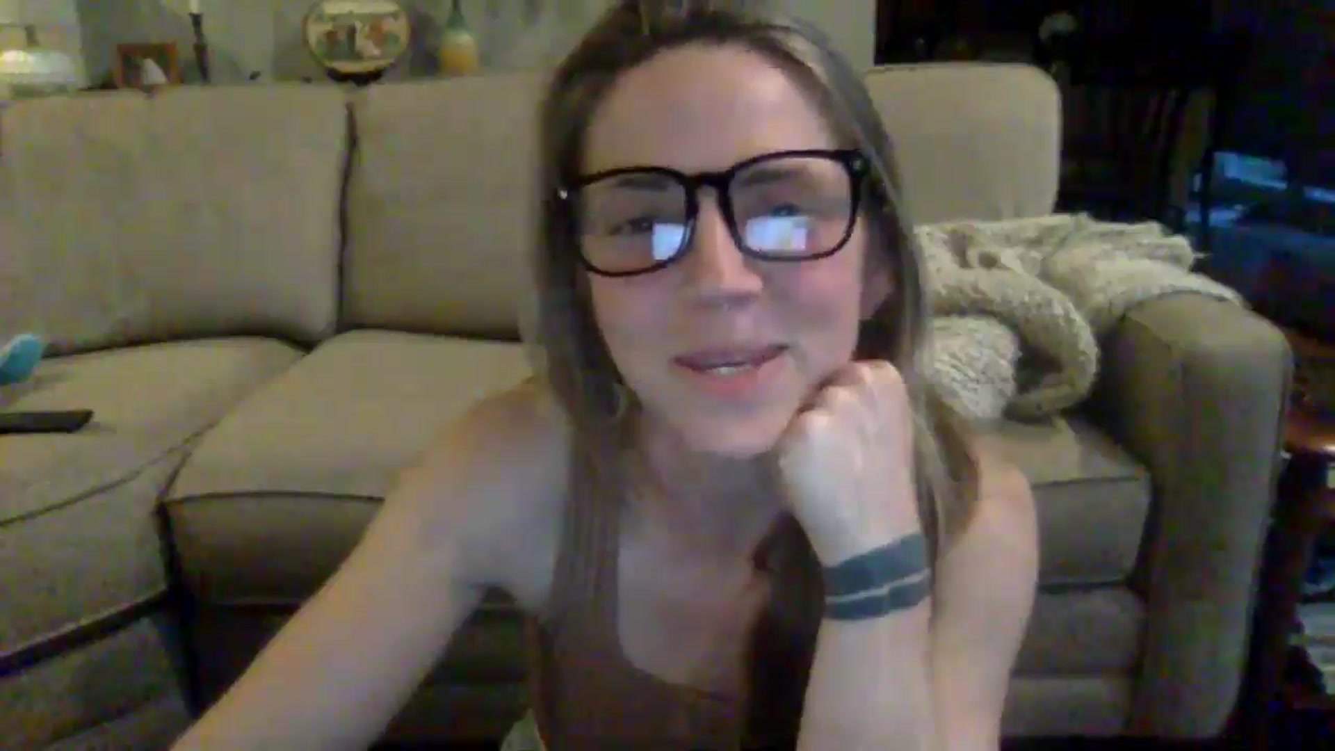 Gallery image thumbnail from GwenieDragon's myfreecams stream on, 05/13/2024, 24:32 image 19 of 20