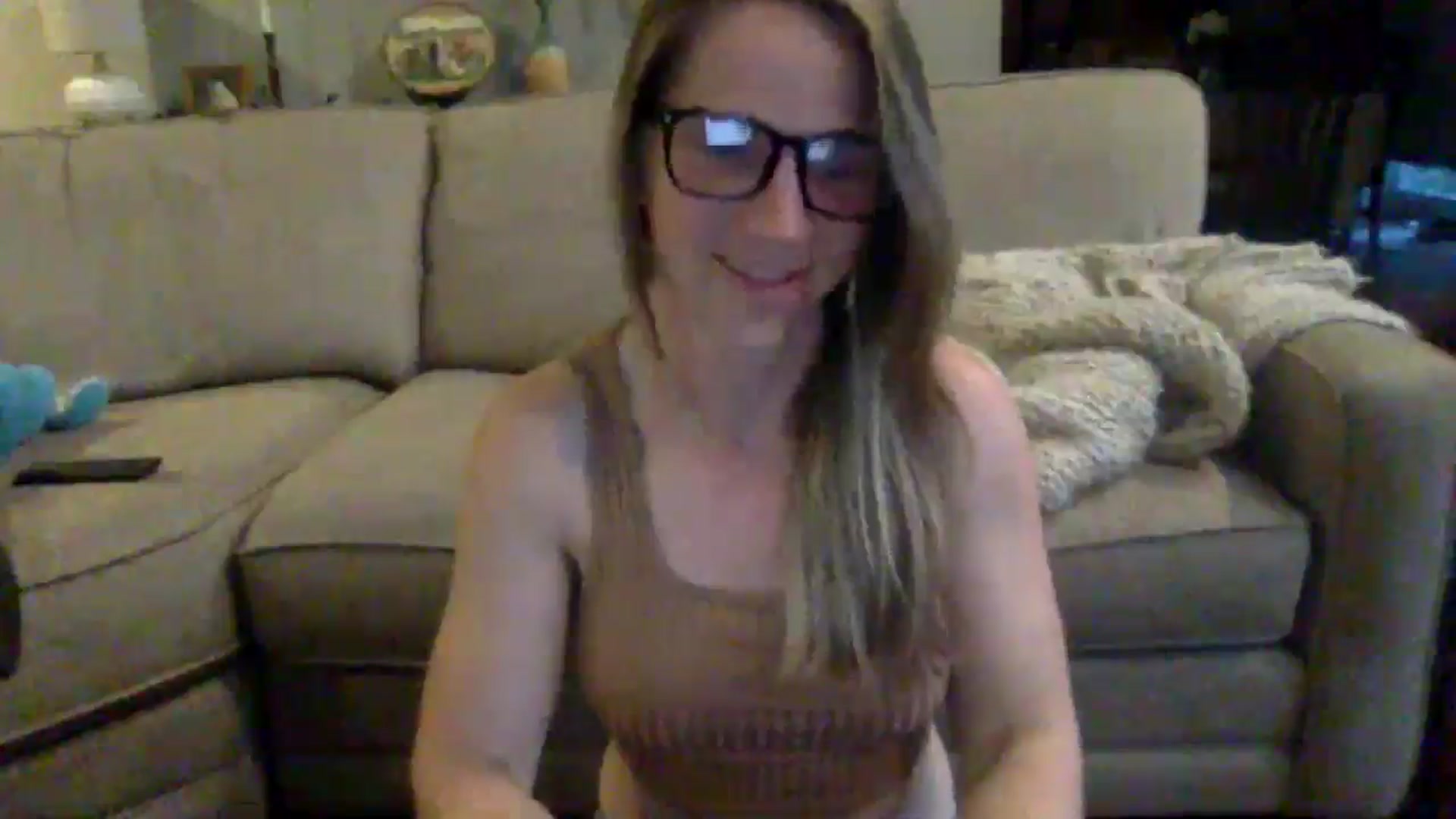 Gallery image thumbnail from GwenieDragon's myfreecams stream on, 05/13/2024, 24:32 image 14 of 20