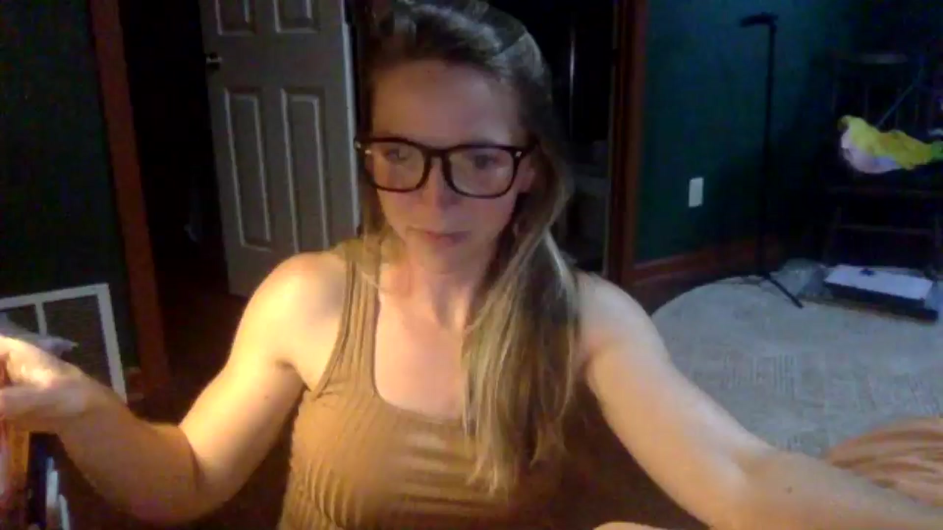 Gallery image thumbnail from GwenieDragon's myfreecams stream on, 05/13/2024, 24:32 image 1 of 20