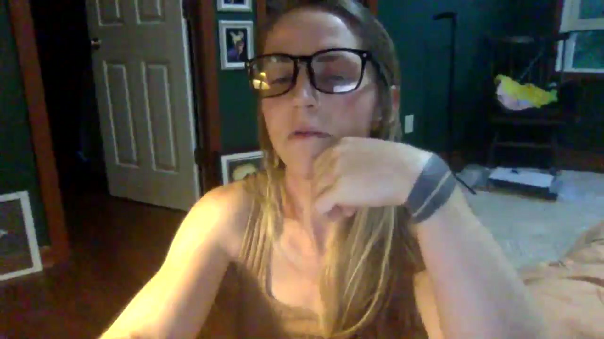 Gallery image thumbnail from GwenieDragon's myfreecams stream on, 05/13/2024, 24:32 image 11 of 20