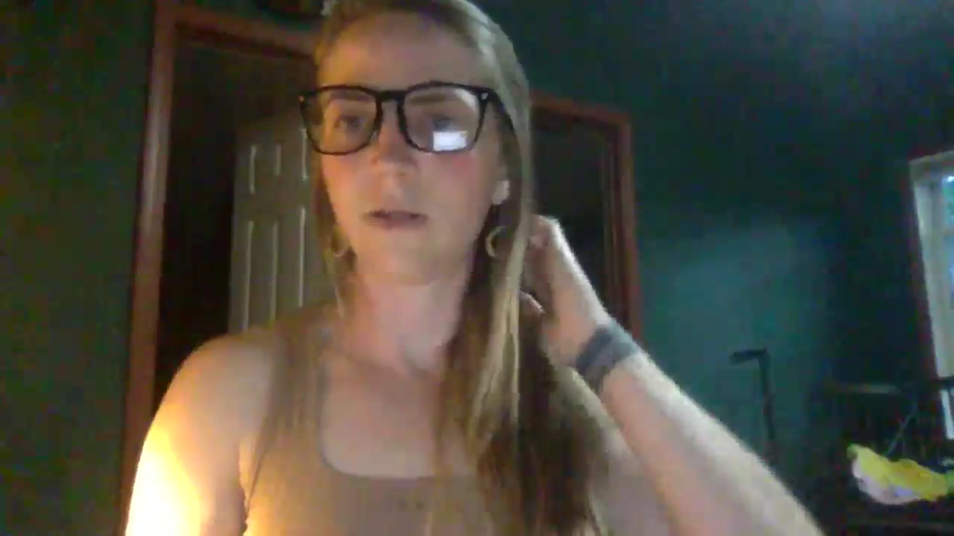 Gallery image thumbnail from GwenieDragon's myfreecams stream on, 05/13/2024, 24:32 image 4 of 20