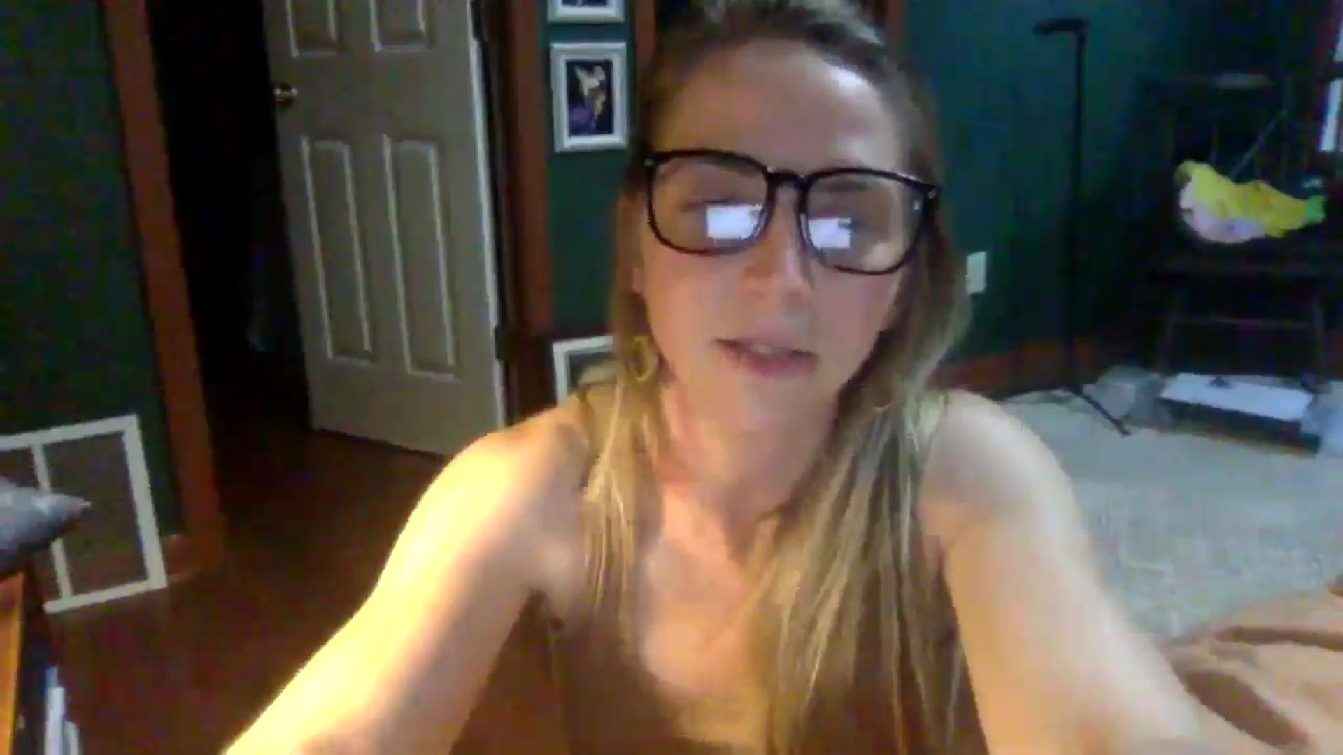 Gallery image thumbnail from GwenieDragon's myfreecams stream on, 05/13/2024, 24:32 image 6 of 20