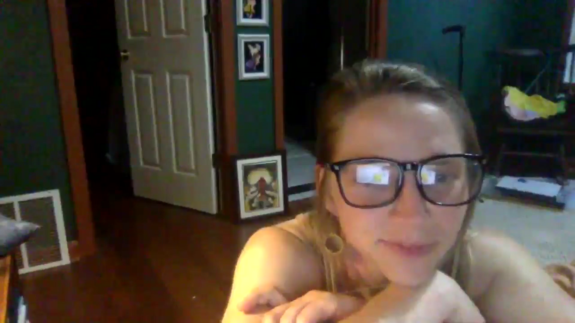 Gallery image thumbnail from GwenieDragon's myfreecams stream on, 05/13/2024, 24:32 image 5 of 20