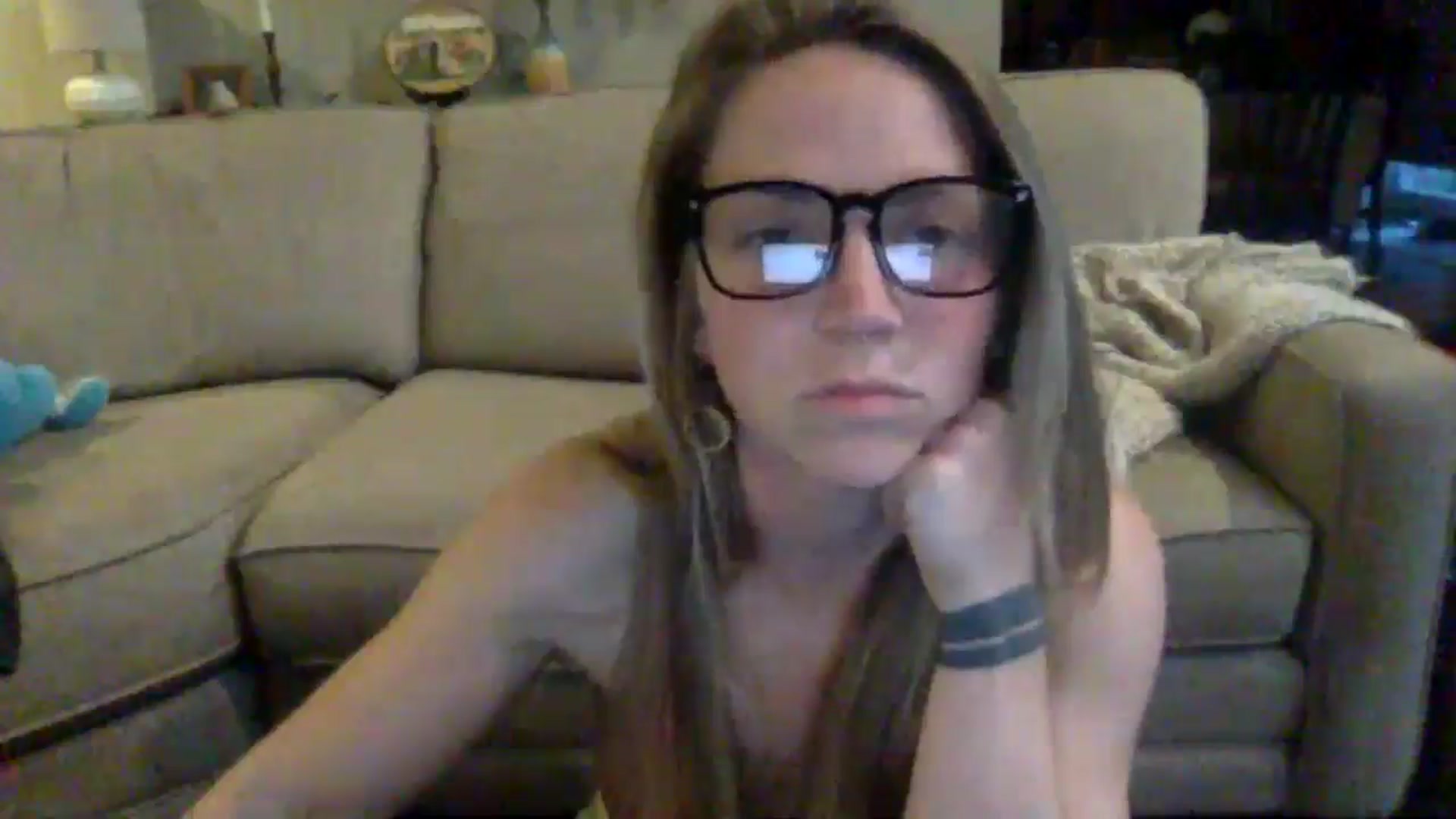 Gallery image thumbnail from GwenieDragon's myfreecams stream on, 05/13/2024, 24:32 image 13 of 20