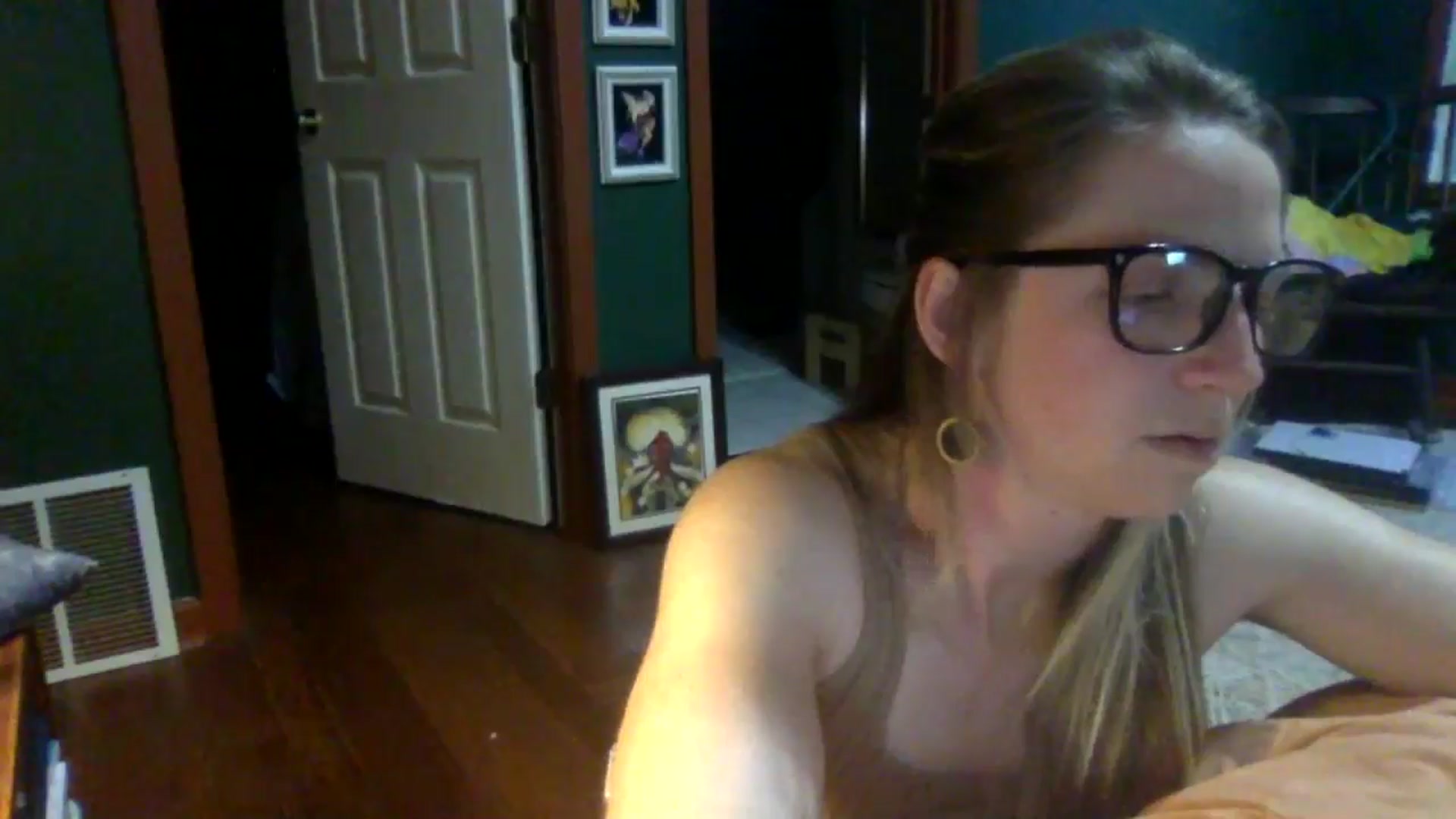 Gallery image thumbnail from GwenieDragon's myfreecams stream on, 05/13/2024, 24:32 image 7 of 20