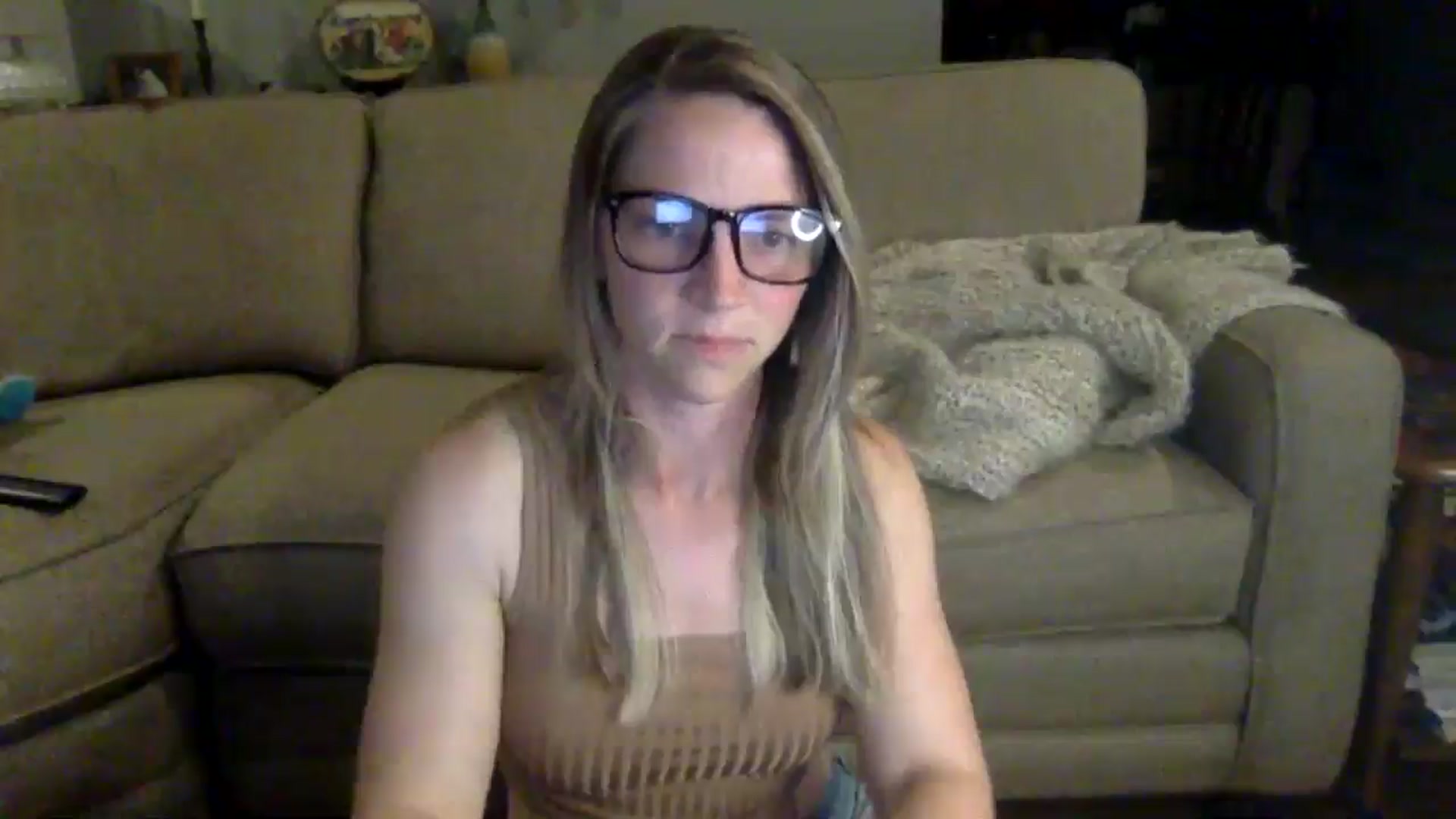 Gallery image thumbnail from GwenieDragon's myfreecams stream on, 05/13/2024, 01:04 image 12 of 20
