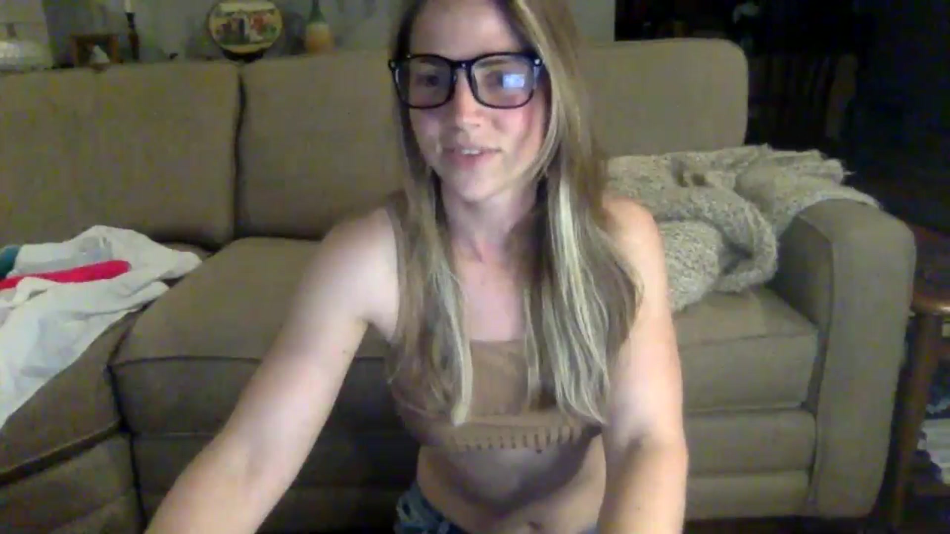 Gallery image thumbnail from GwenieDragon's myfreecams stream on, 05/13/2024, 01:04 image 15 of 20