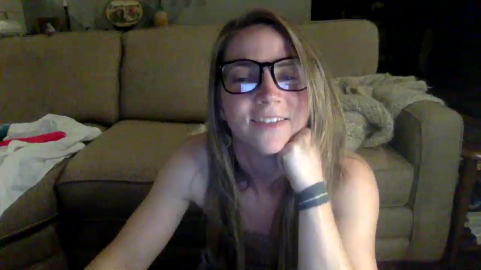Gallery image thumbnail from GwenieDragon's myfreecams stream on, 05/13/2024, 01:04 image 16 of 20