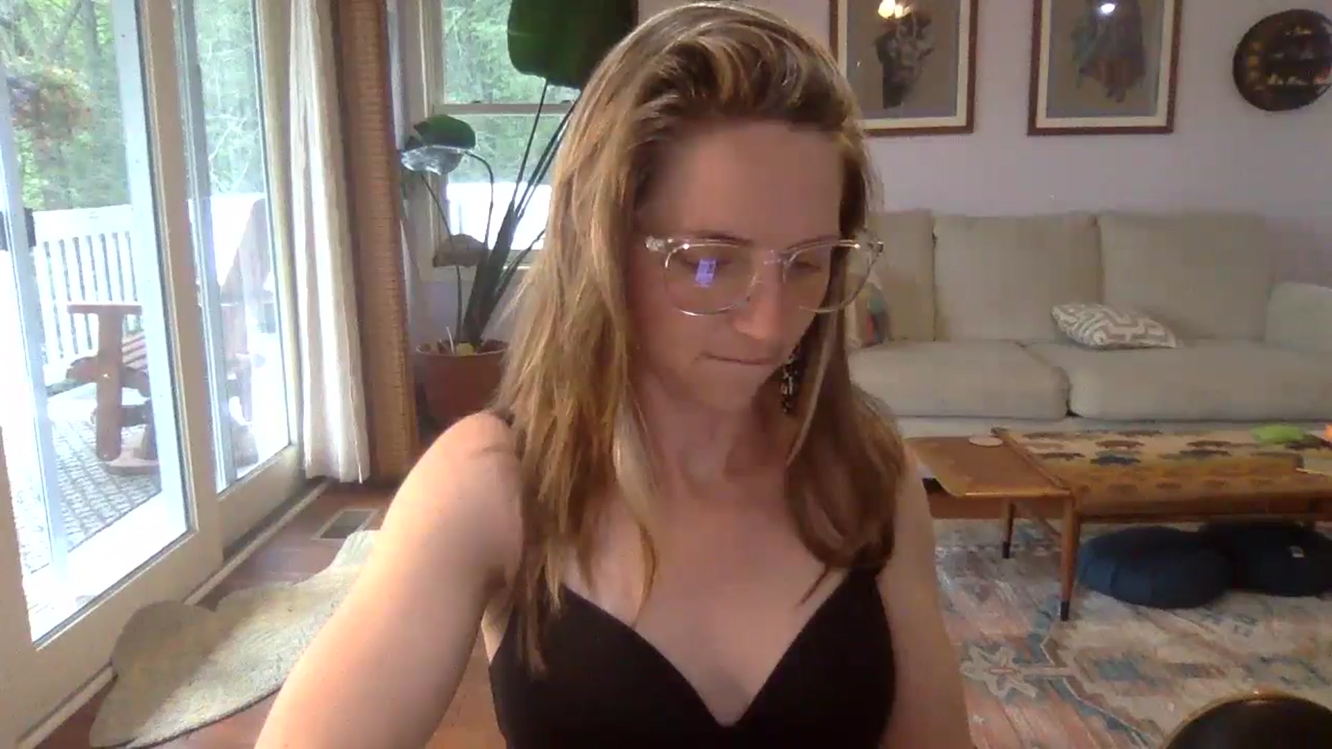 Gallery image thumbnail from GwenieDragon's myfreecams stream on, 05/15/2024, 20:18 image 18 of 20