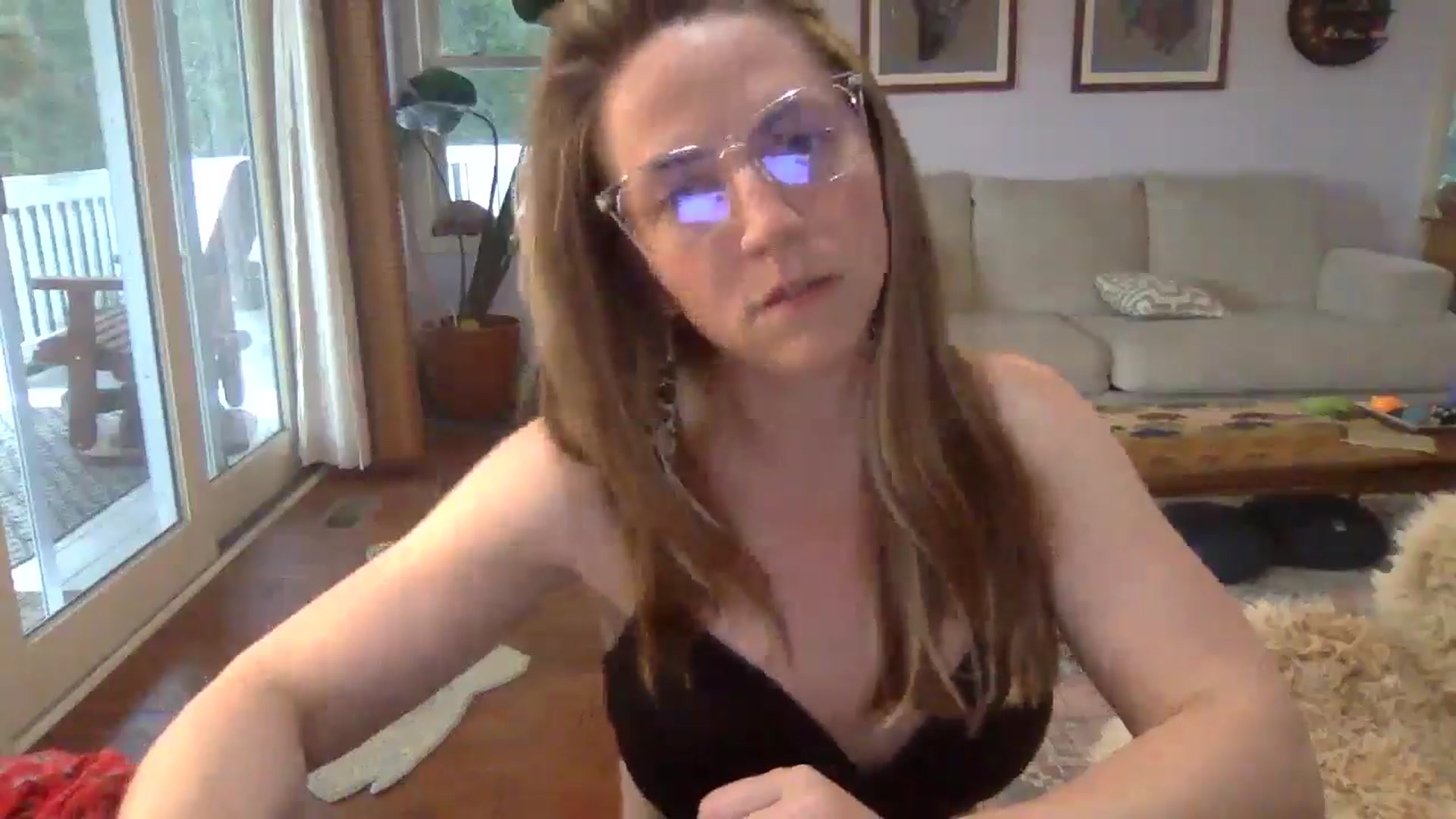 Gallery image thumbnail from GwenieDragon's myfreecams stream on, 05/15/2024, 20:18 image 10 of 20