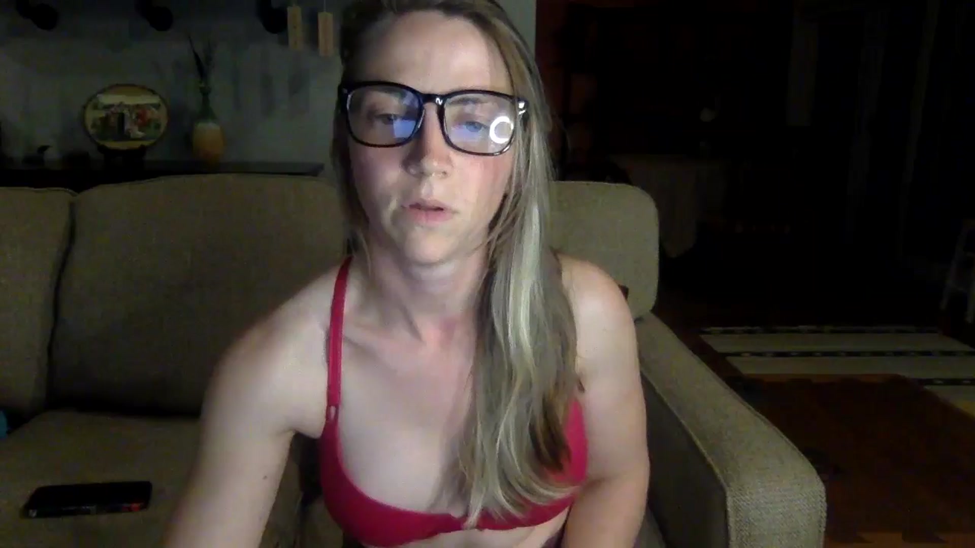 Gallery image thumbnail from GwenieDragon's myfreecams stream on, 05/19/2024, 02:19 image 17 of 20