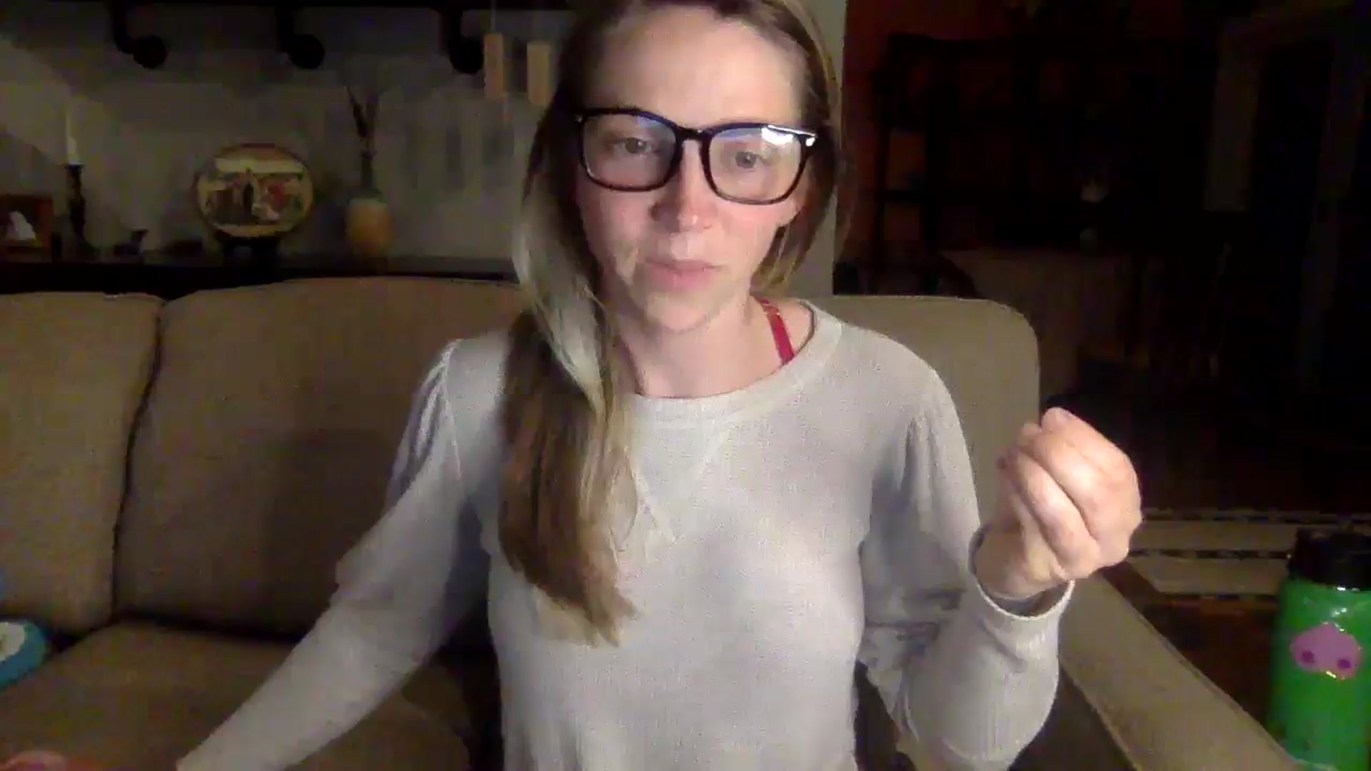 Gallery image thumbnail from GwenieDragon's myfreecams stream on, 05/19/2024, 02:19 image 3 of 20