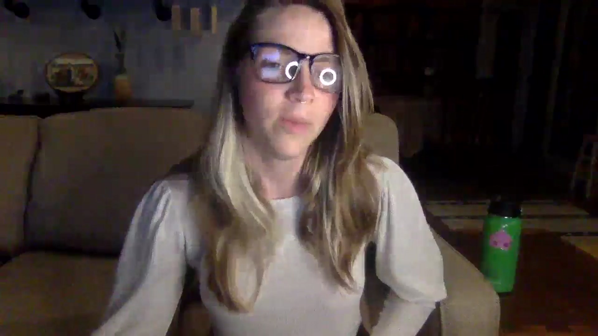 Gallery image thumbnail from GwenieDragon's myfreecams stream on, 05/19/2024, 02:19 image 9 of 20